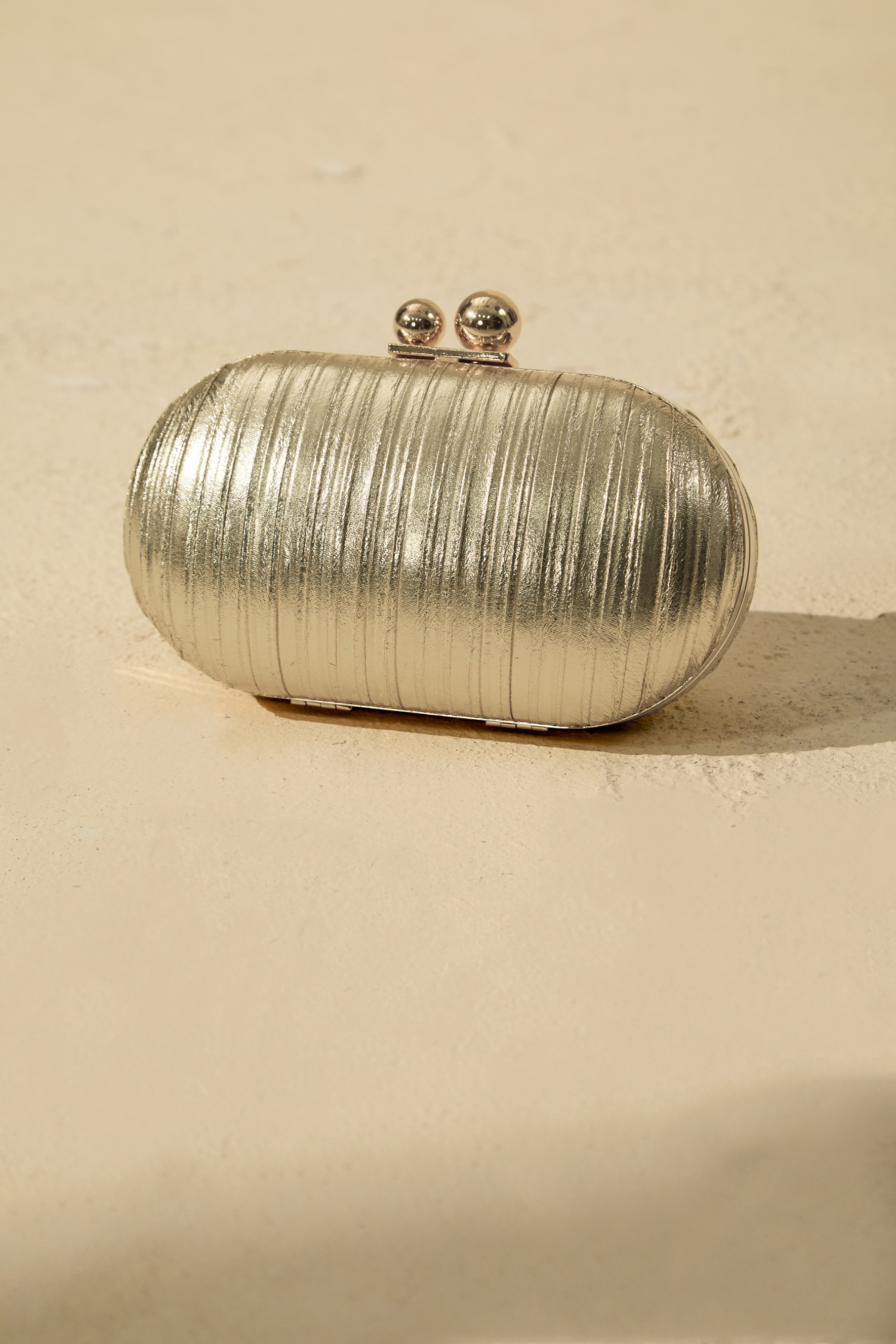 Pleated Texture Ball Clasp Clutch