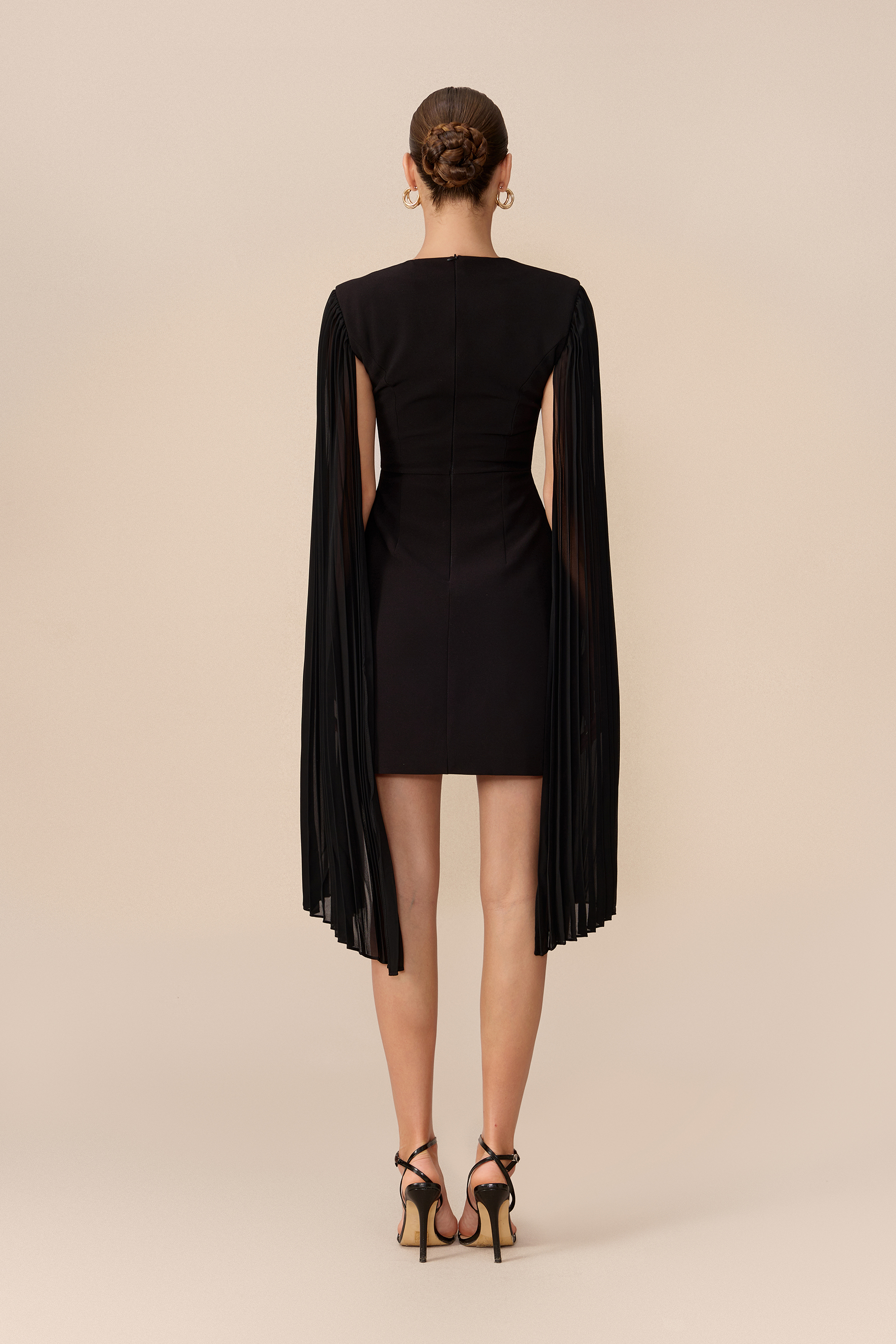 Simply Chic White Round Neck Cape Sleeve Mini Dress
