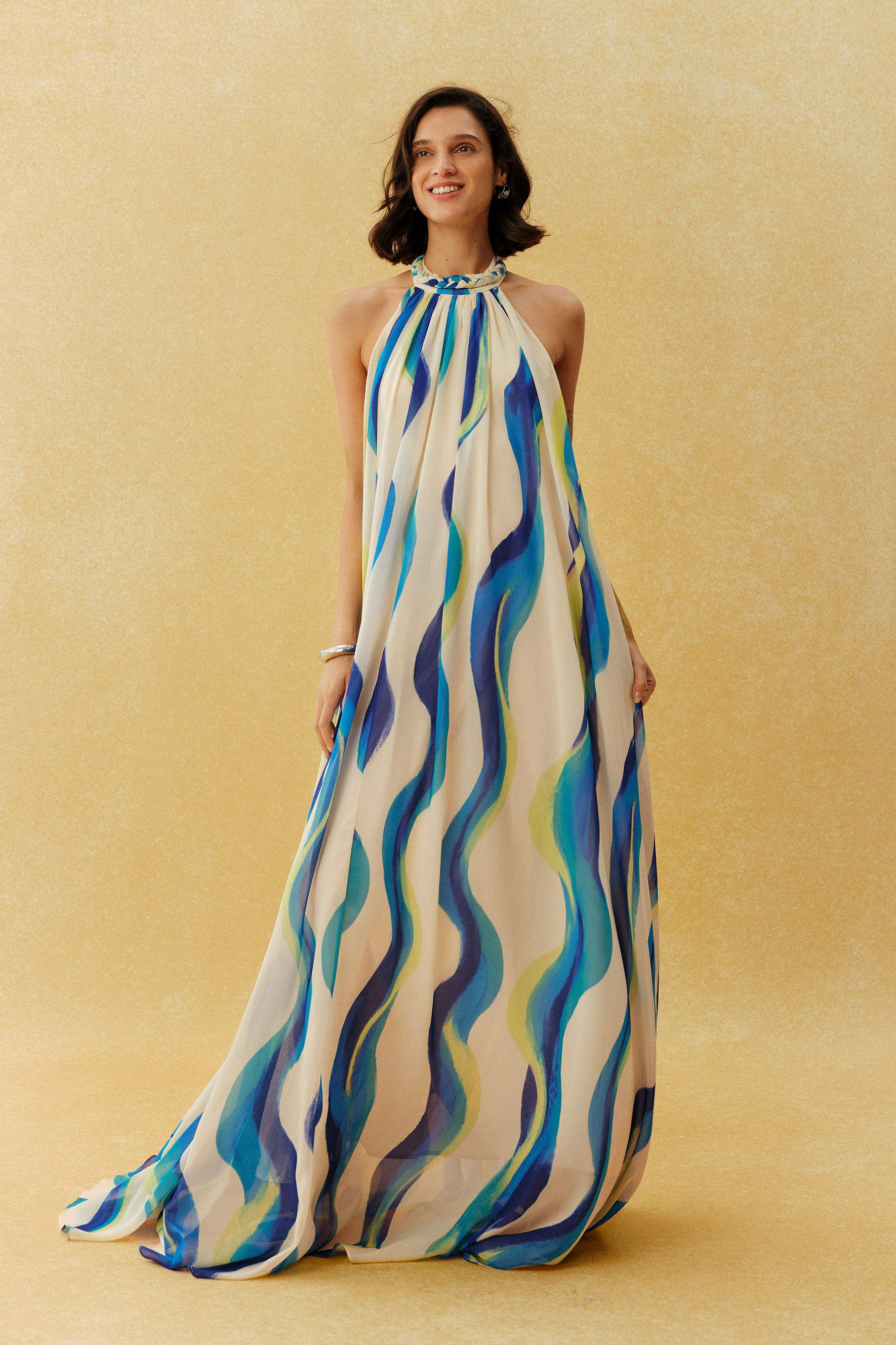 Vestido largo Sylvia con estampado abstracto y cuello halter