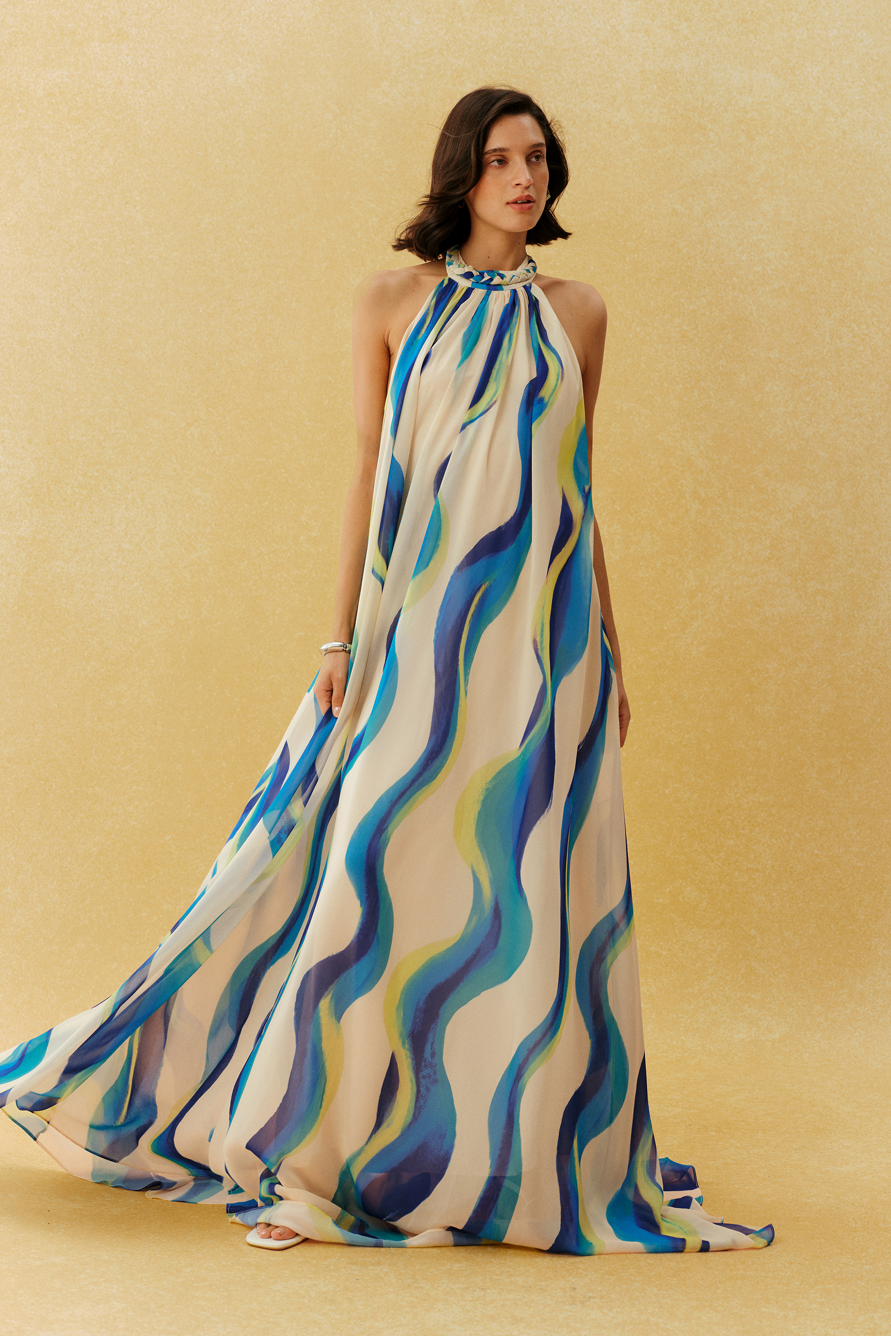 Vestido largo Sylvia con estampado abstracto y cuello halter