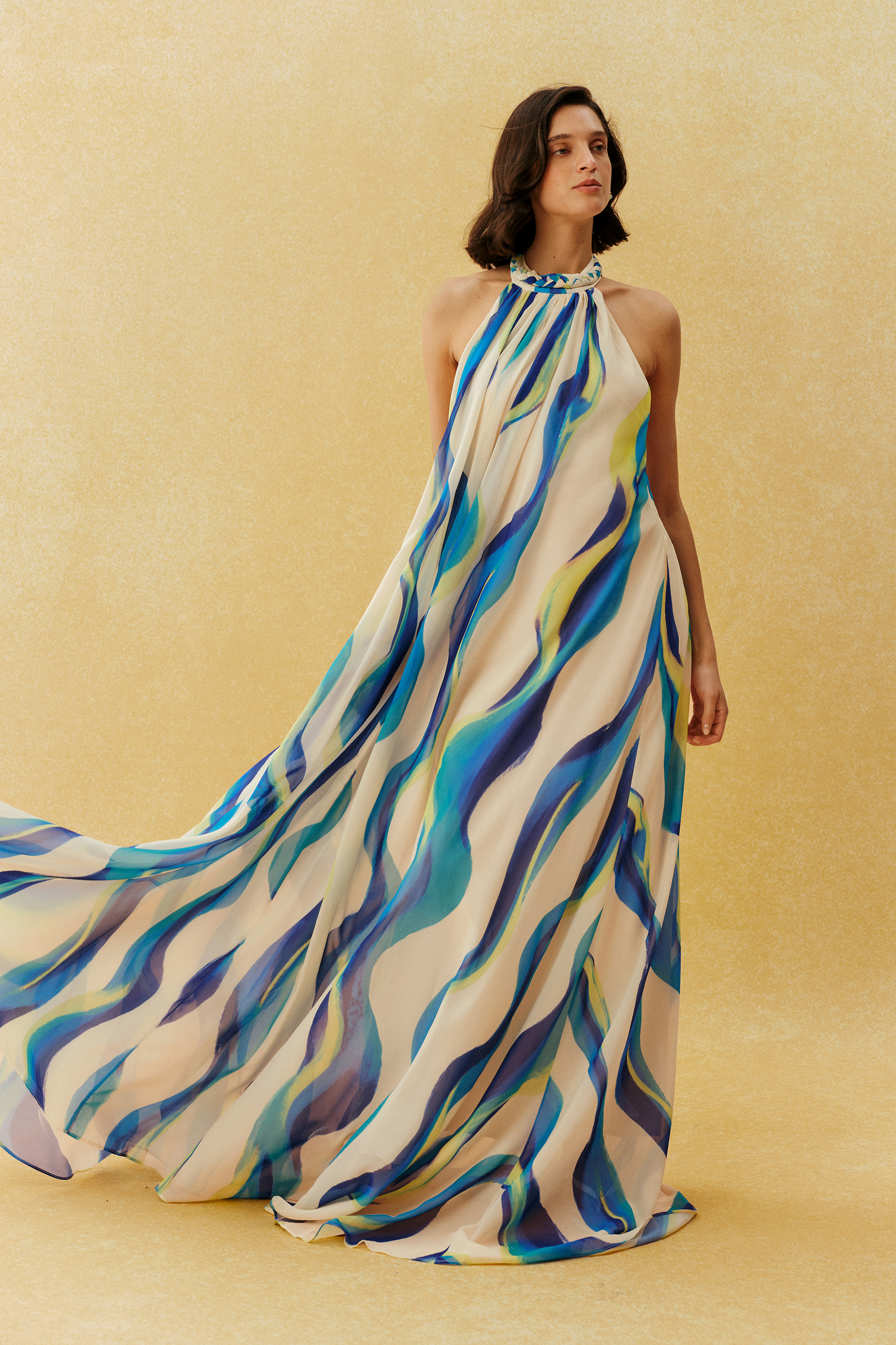 Vestido largo Sylvia con estampado abstracto y cuello halter