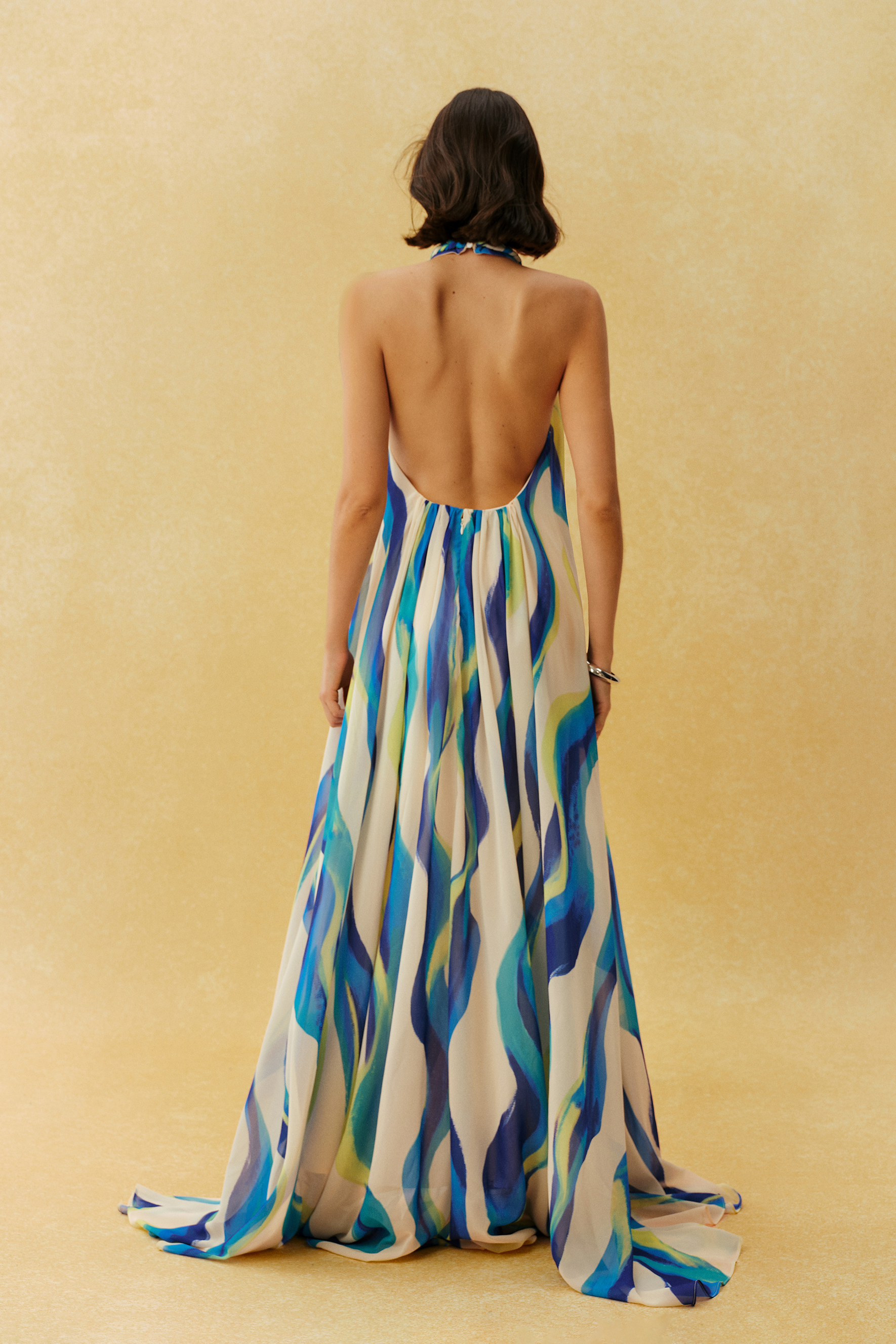 Vestido largo Sylvia con estampado abstracto y cuello halter