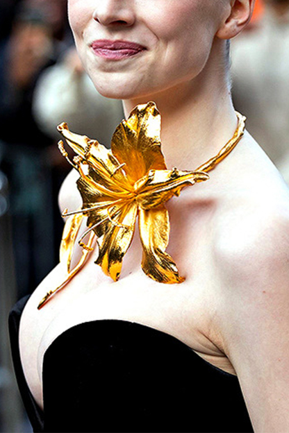 Oversize Flower Choker Necklace