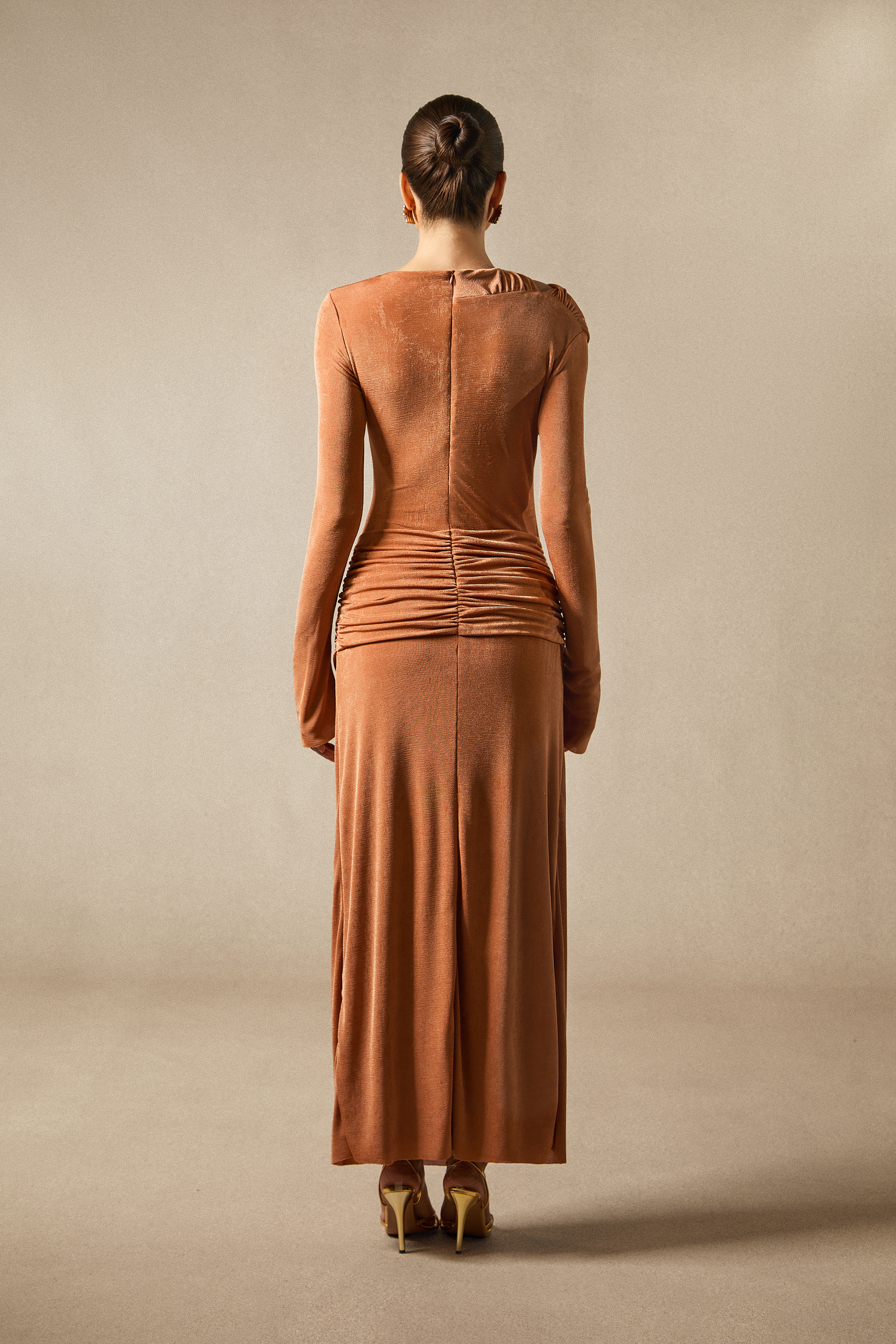 リルアー　drape design dress M-Long brown Saloma Rust Satin Square-Neck Maxi Dress With Cape Sleeves