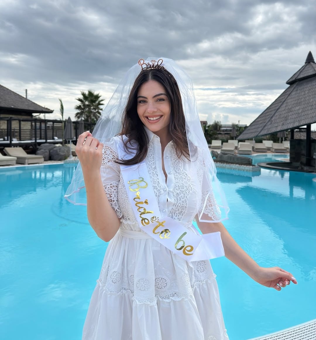 {"default":"Ella Short Sleeve Embroidered Lace Midi Dress,wedding dresses,bridal shower dresses"}
