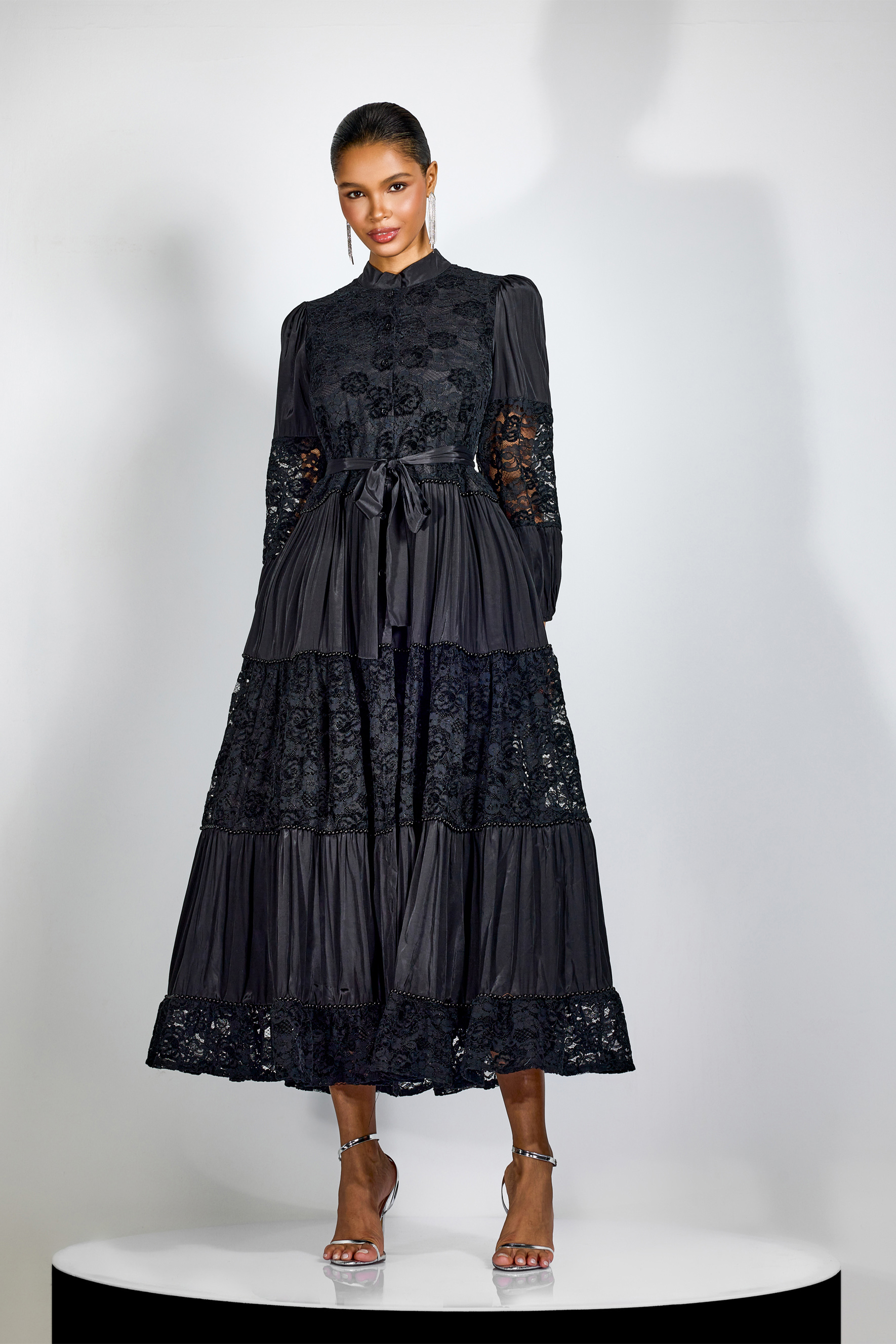 Vestido midi de manga larga con paneles de encaje Quenna