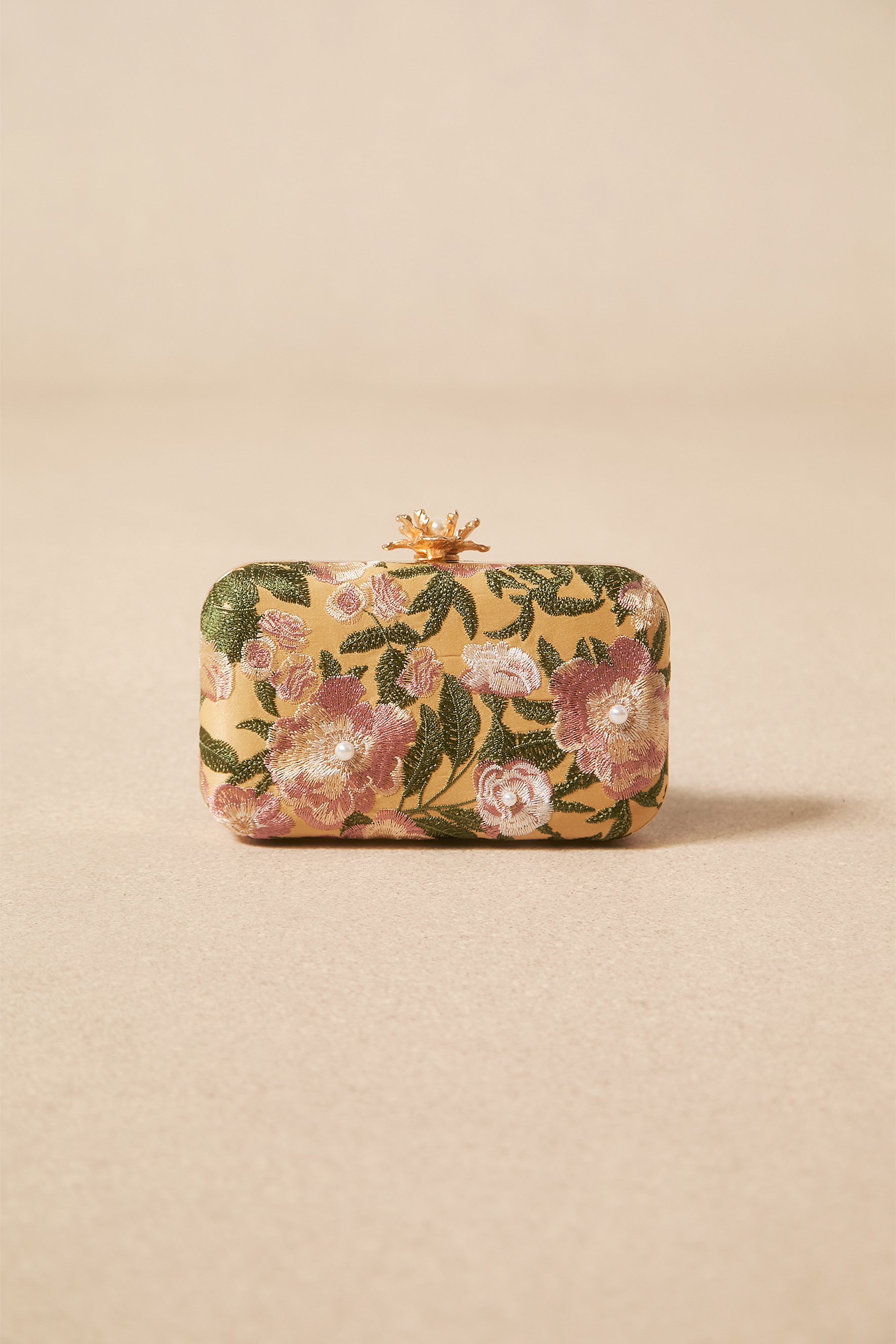 Floral Embroidery Pearl Clutch Bag