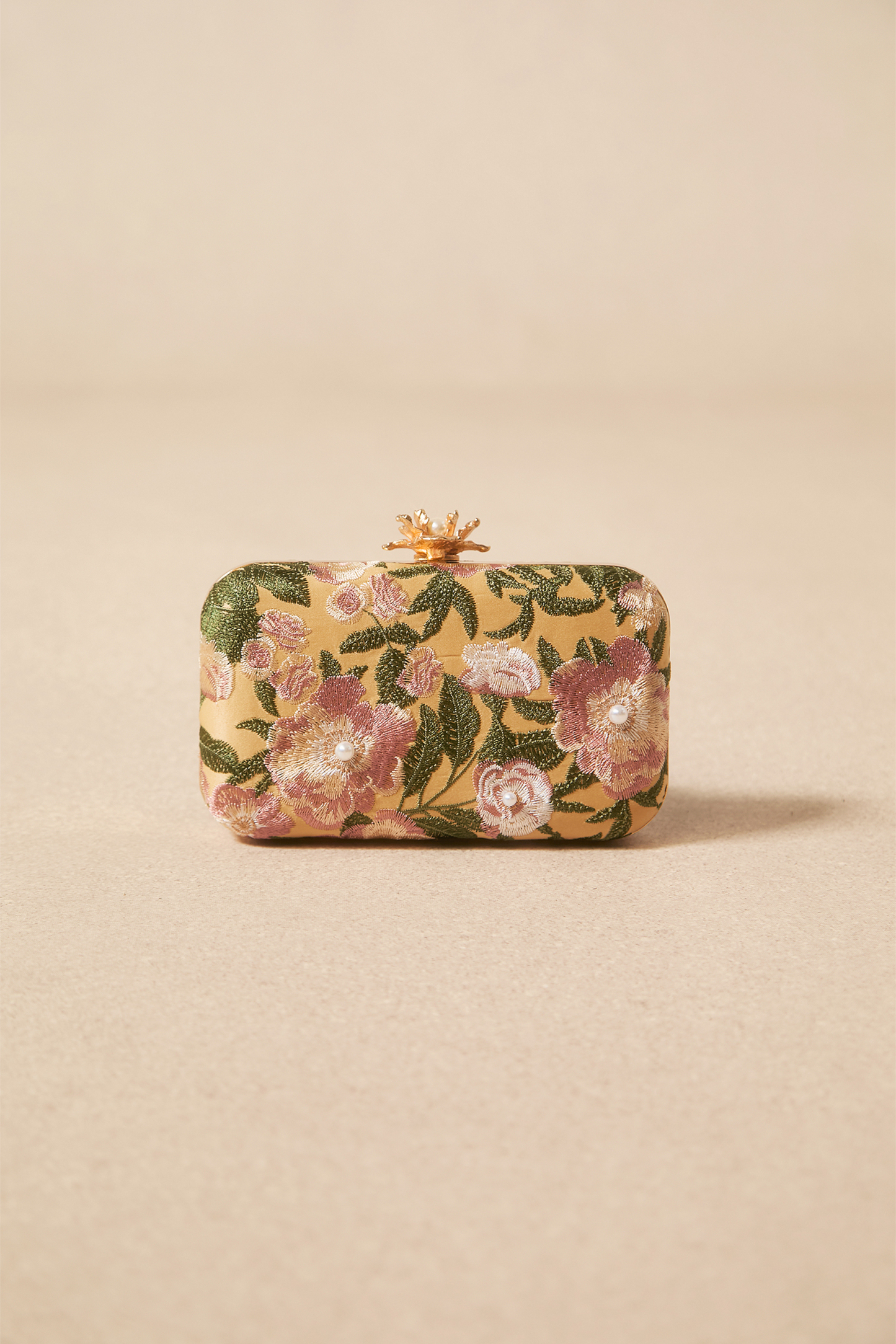 Floral Embroidery Pearl Clutch Bag