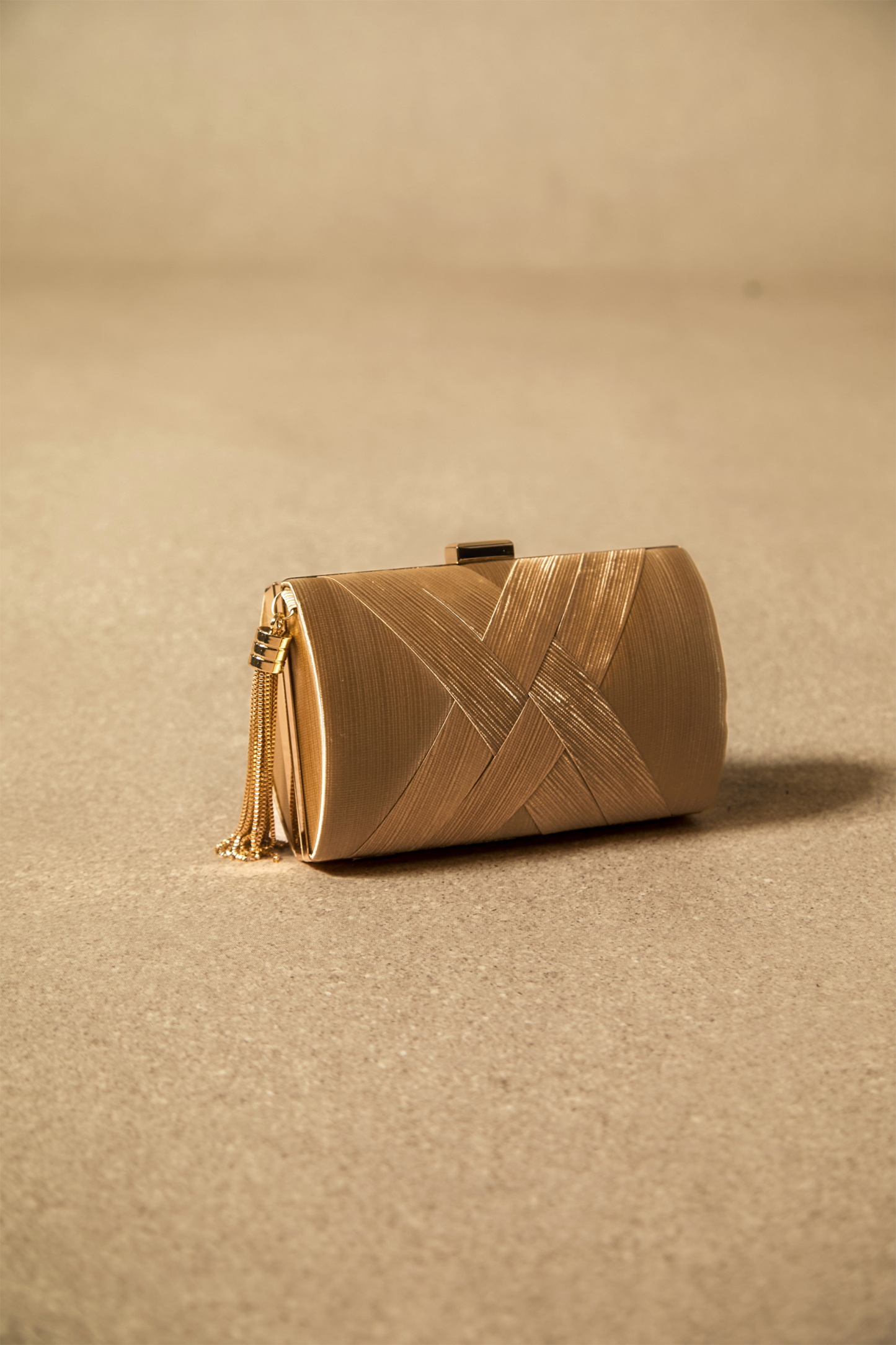 Textured Pattern Tassel Clutch Bag