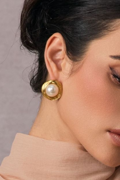 Irregular Edge Pearl Earrings