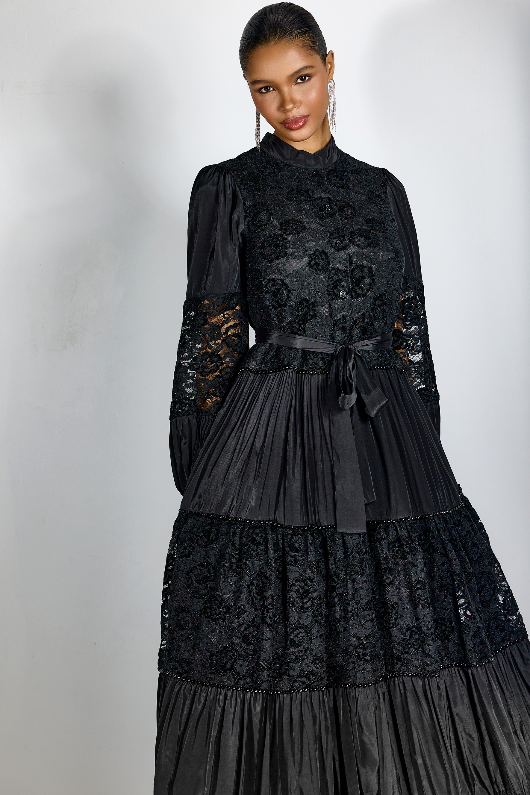 Vestido midi de manga larga con paneles de encaje Quenna
