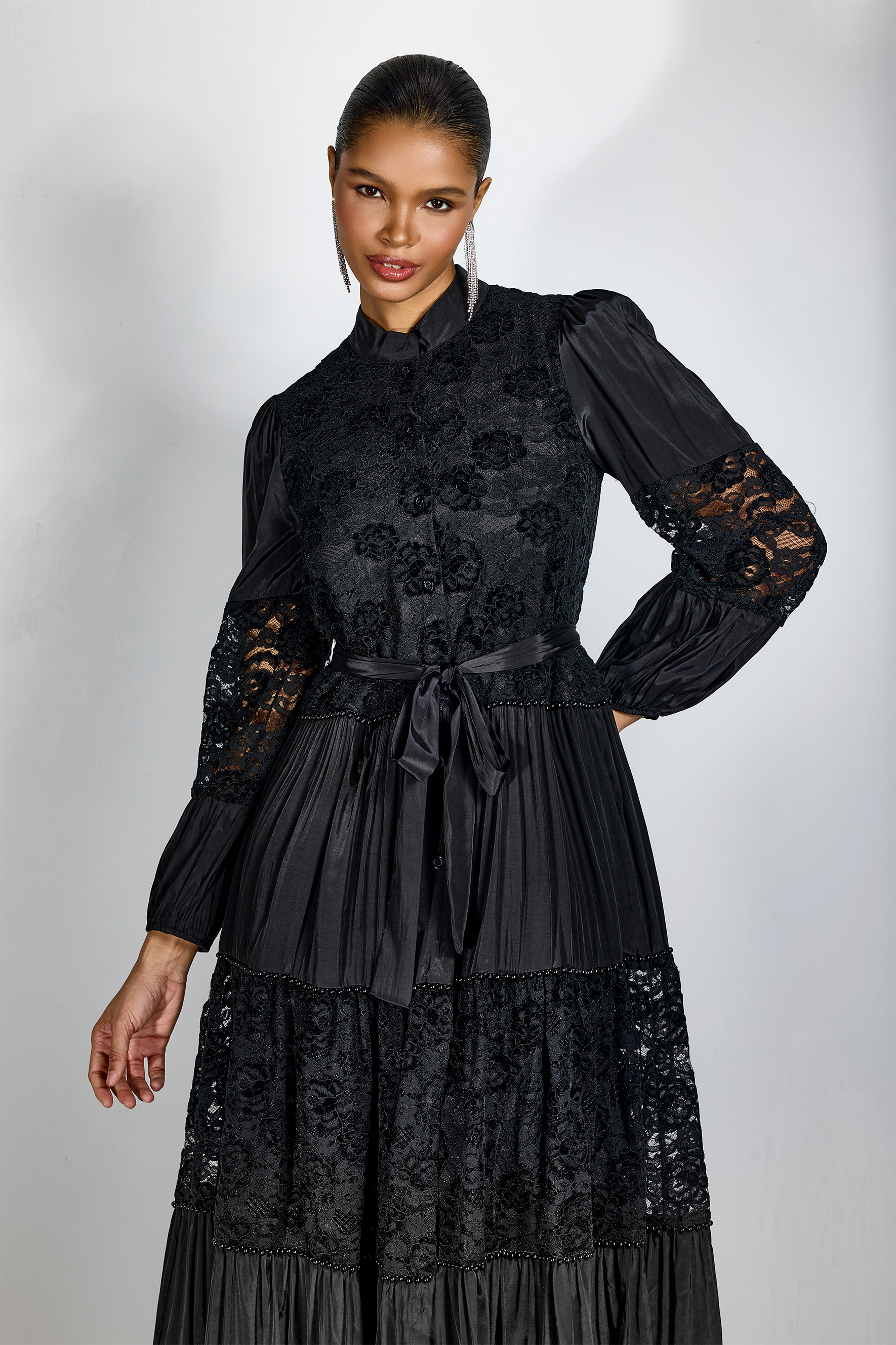 Vestido midi de manga larga con paneles de encaje Quenna
