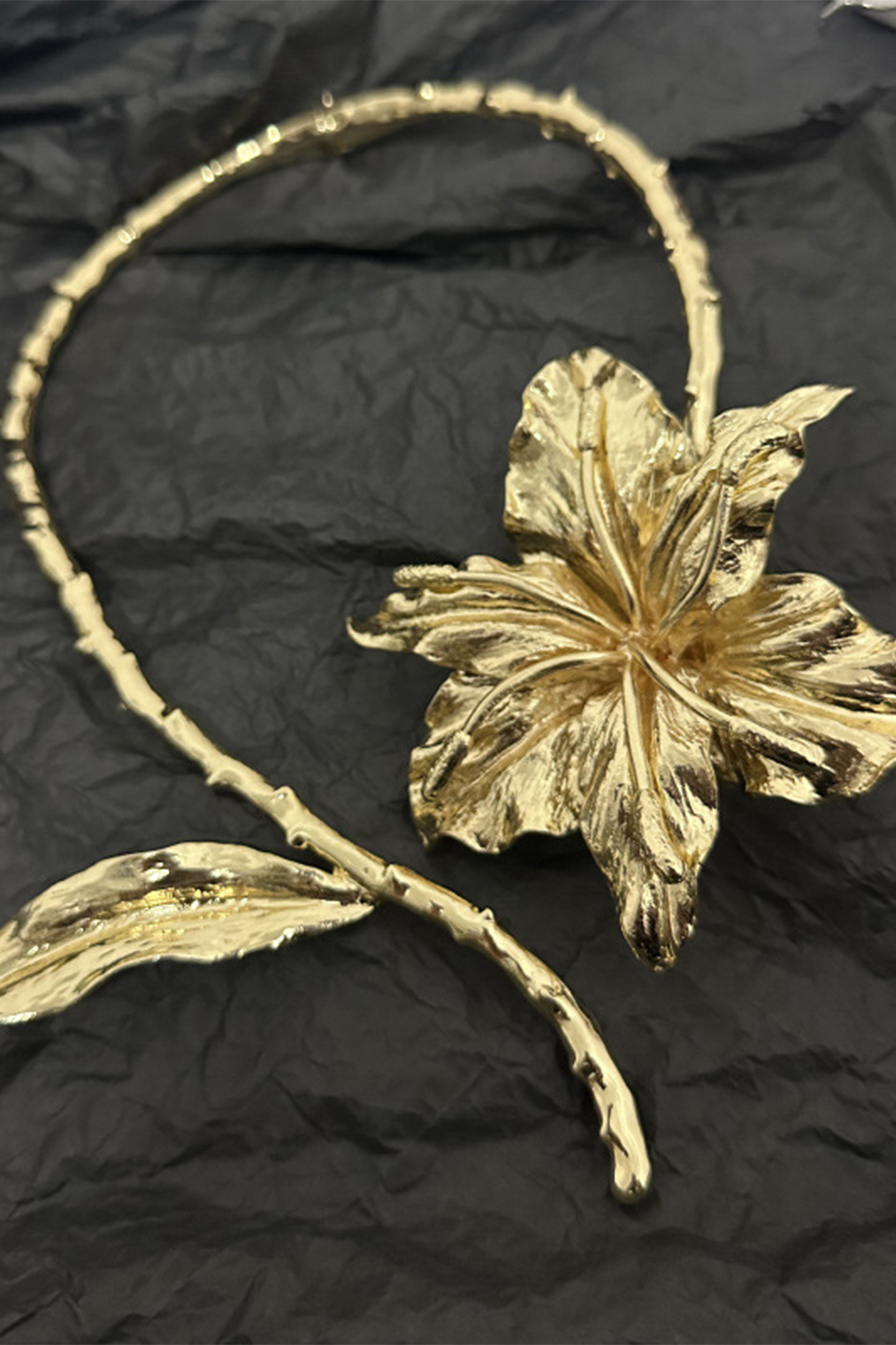 Oversize Flower Choker Necklace