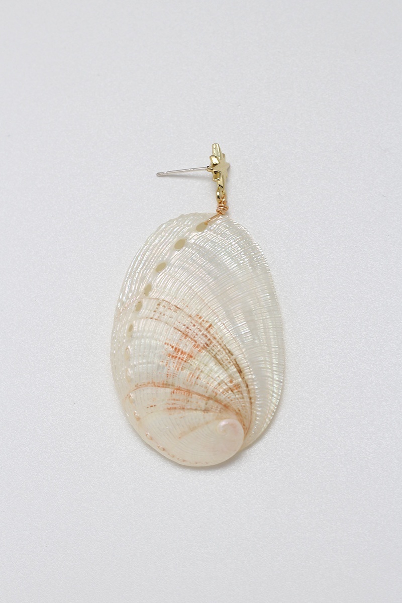 Shell Pendant Pearl Necklace