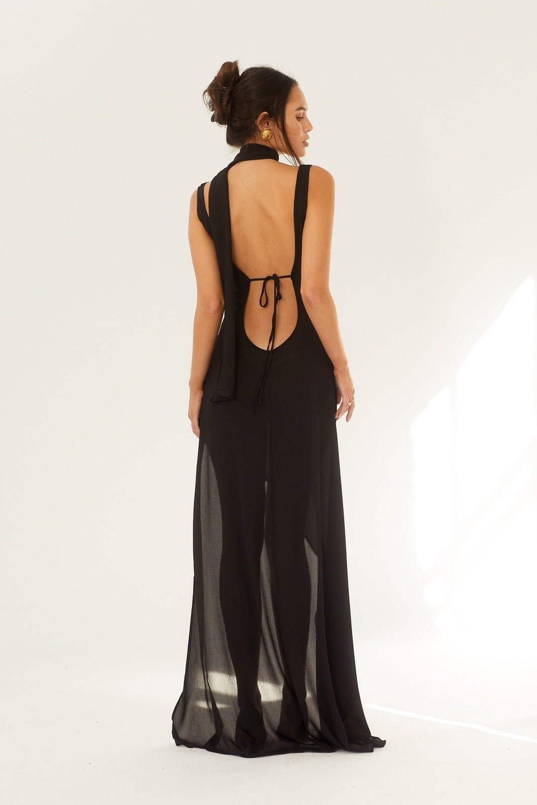 Apphia V-neck Backless Slit Maxi Dress