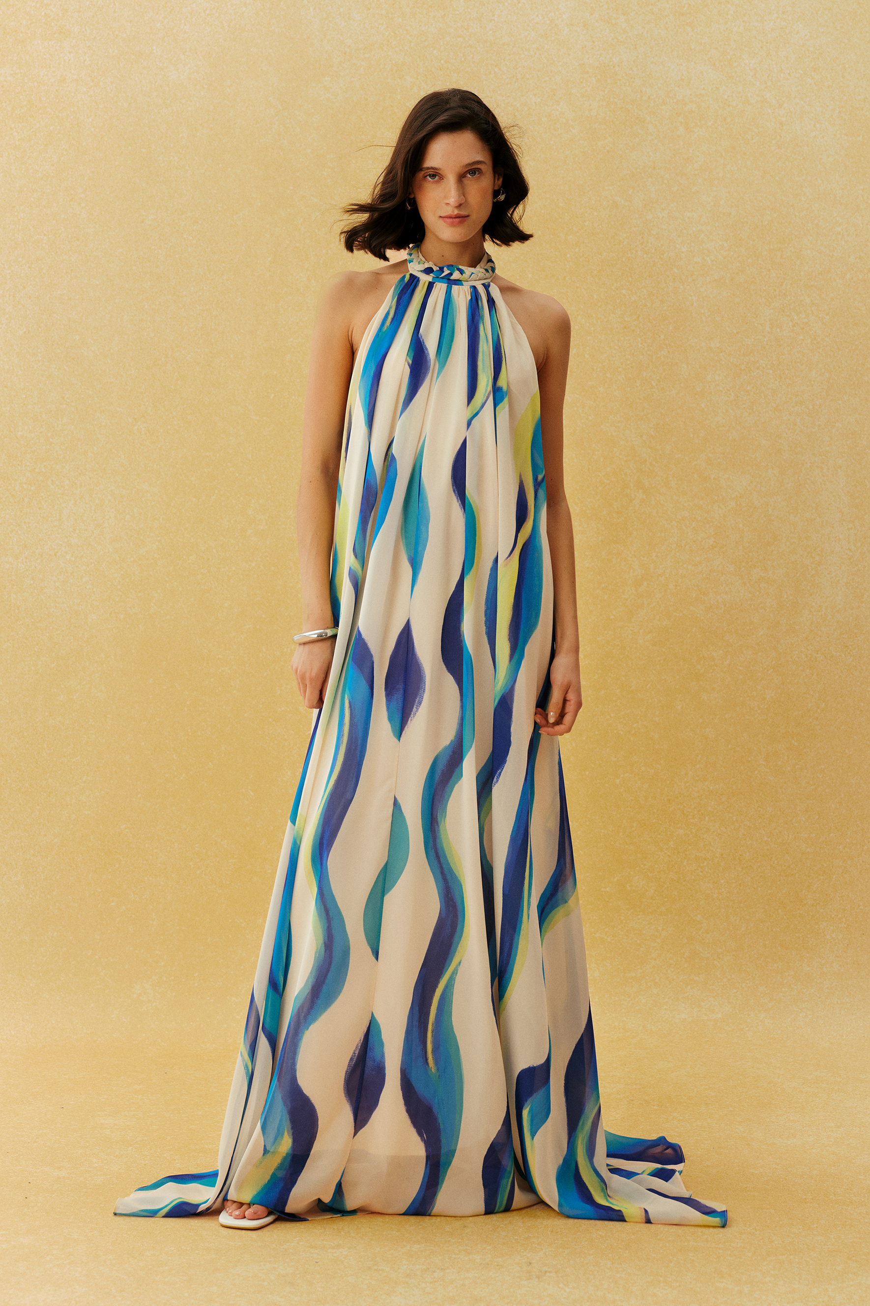 Vestido largo Sylvia con estampado abstracto y cuello halter