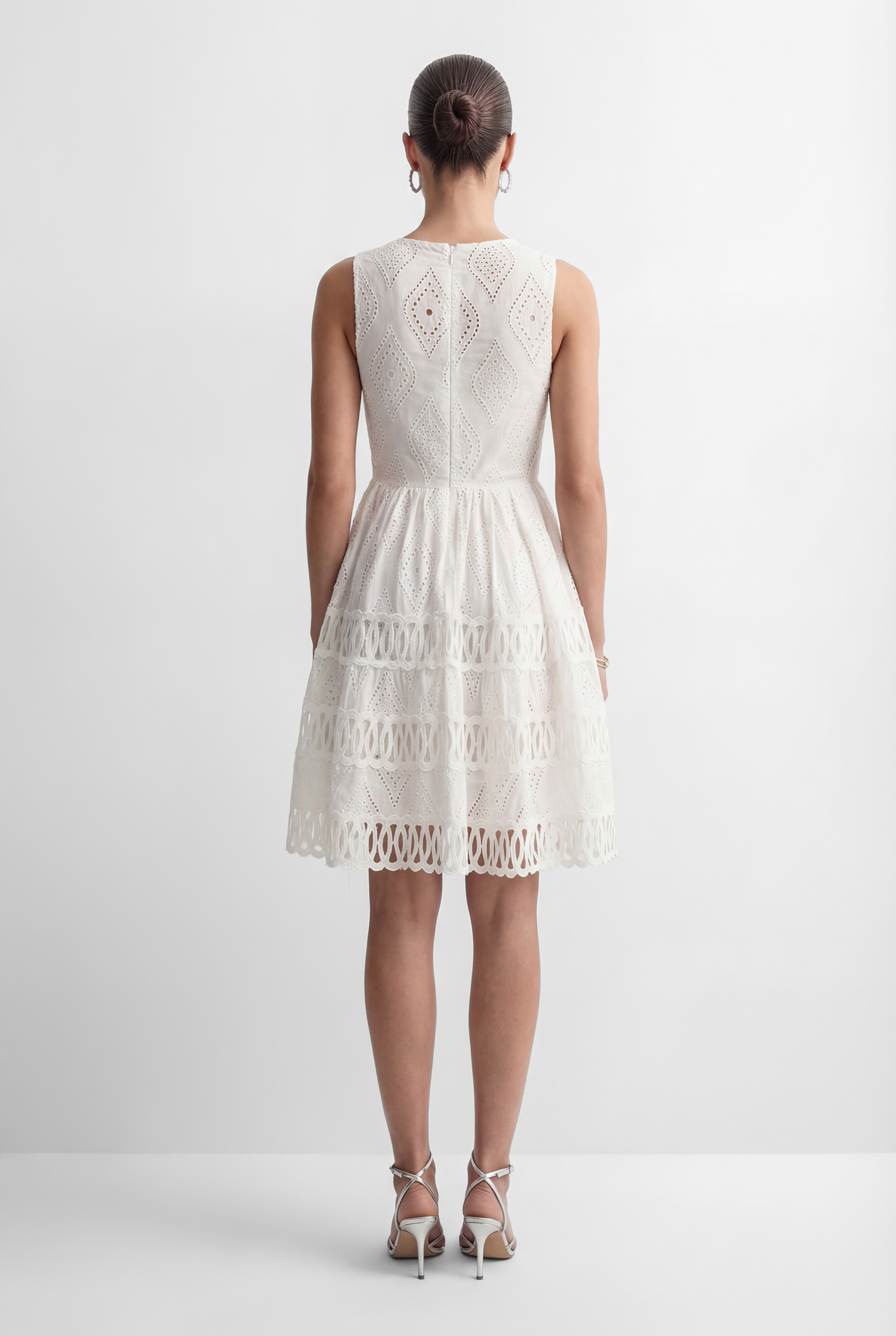 Sleek Essence White Sleeveless Embroidery Lace Mini Dress