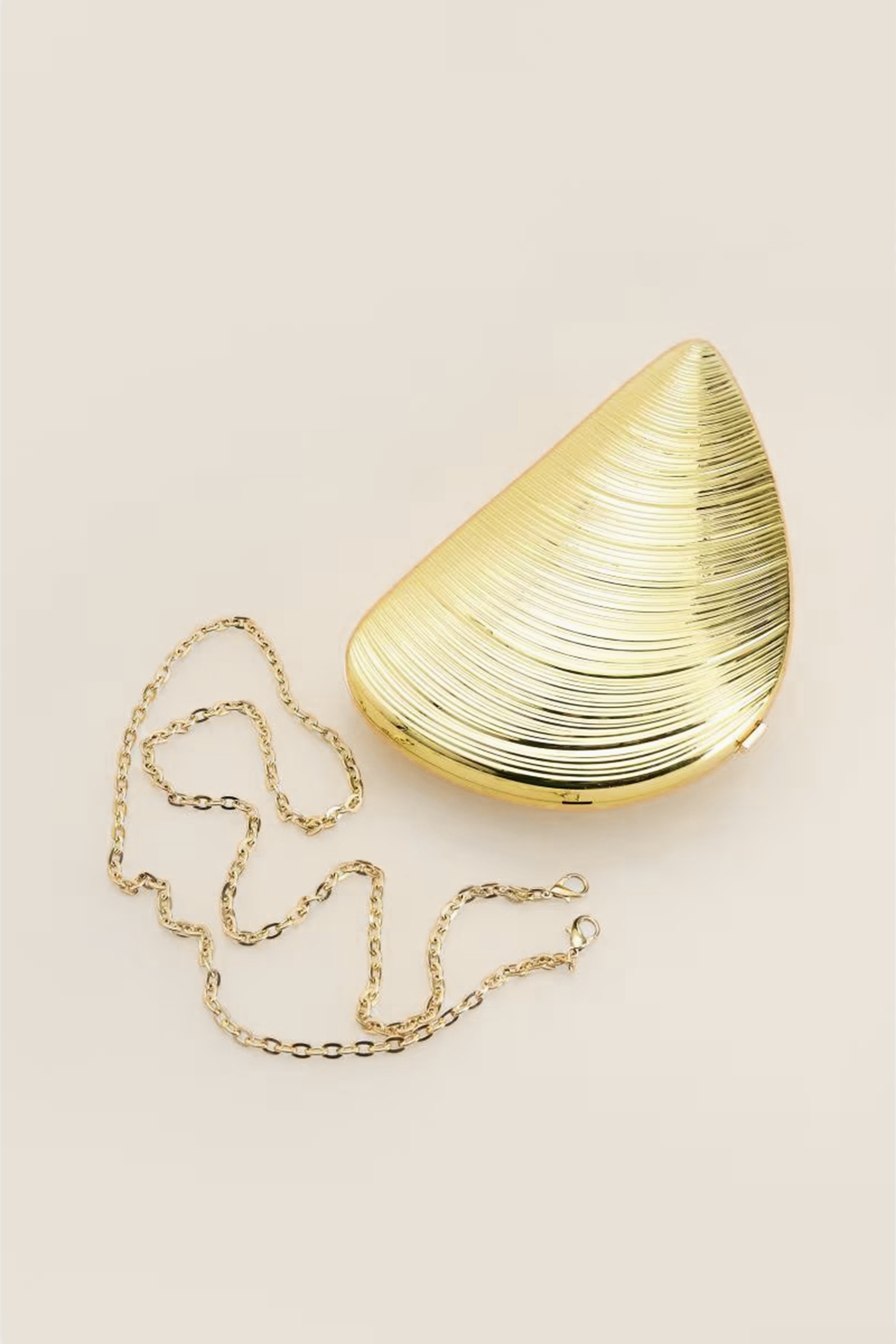 Metal Shell Shapped Clutch