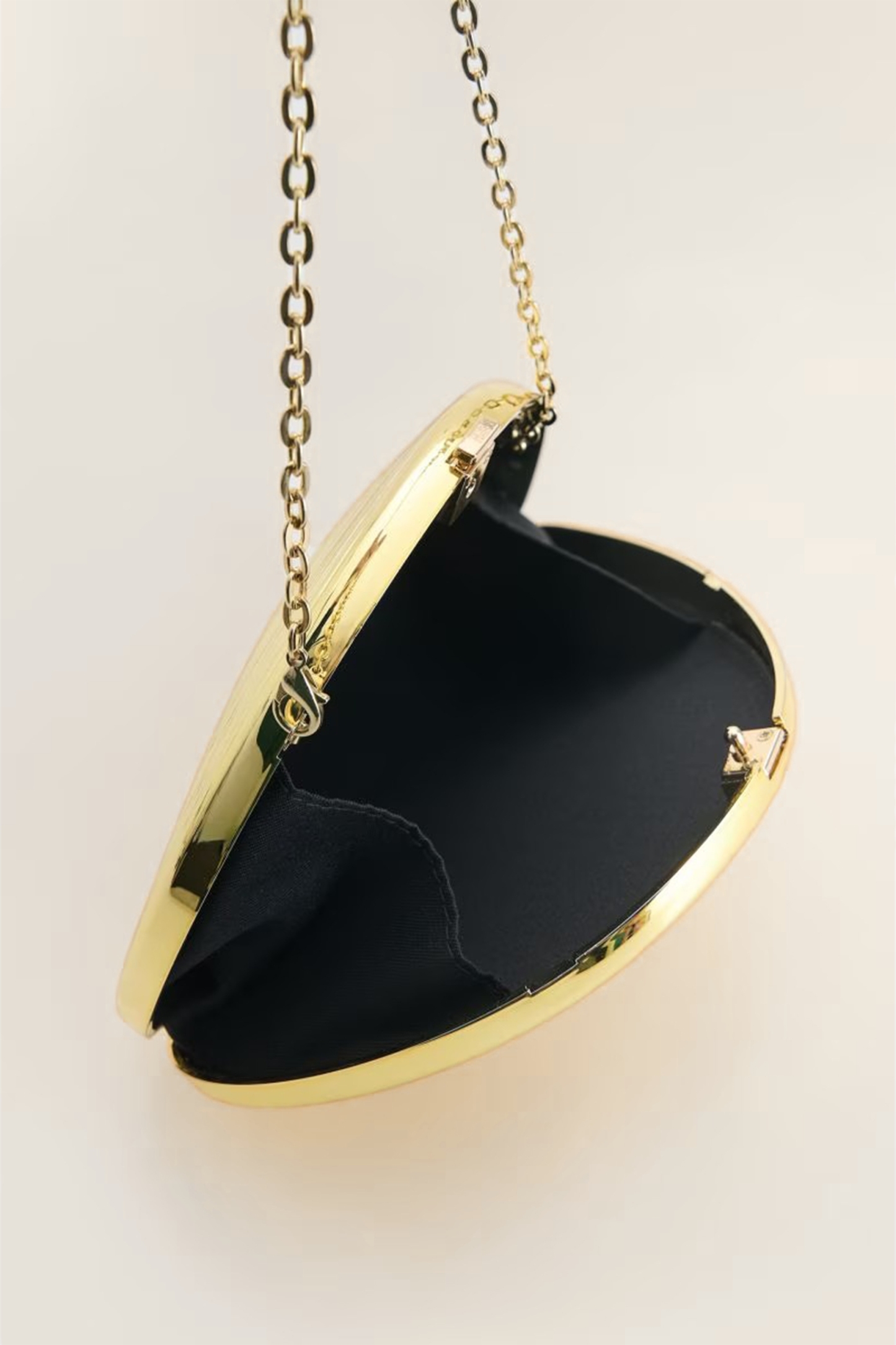 Metal Shell Shapped Clutch