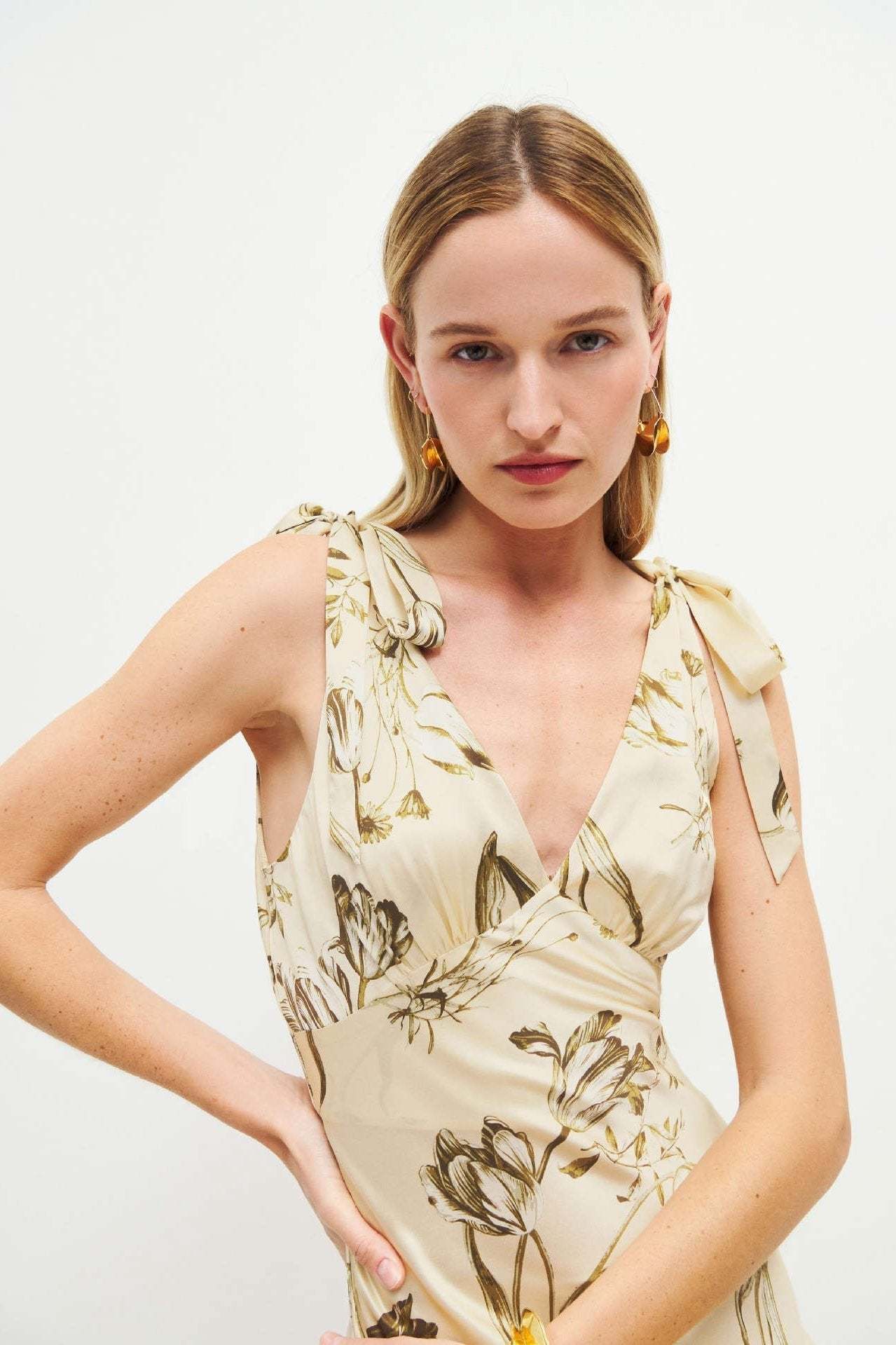 Leila Printed Knotted Flare Maxi Dress-Sunfere