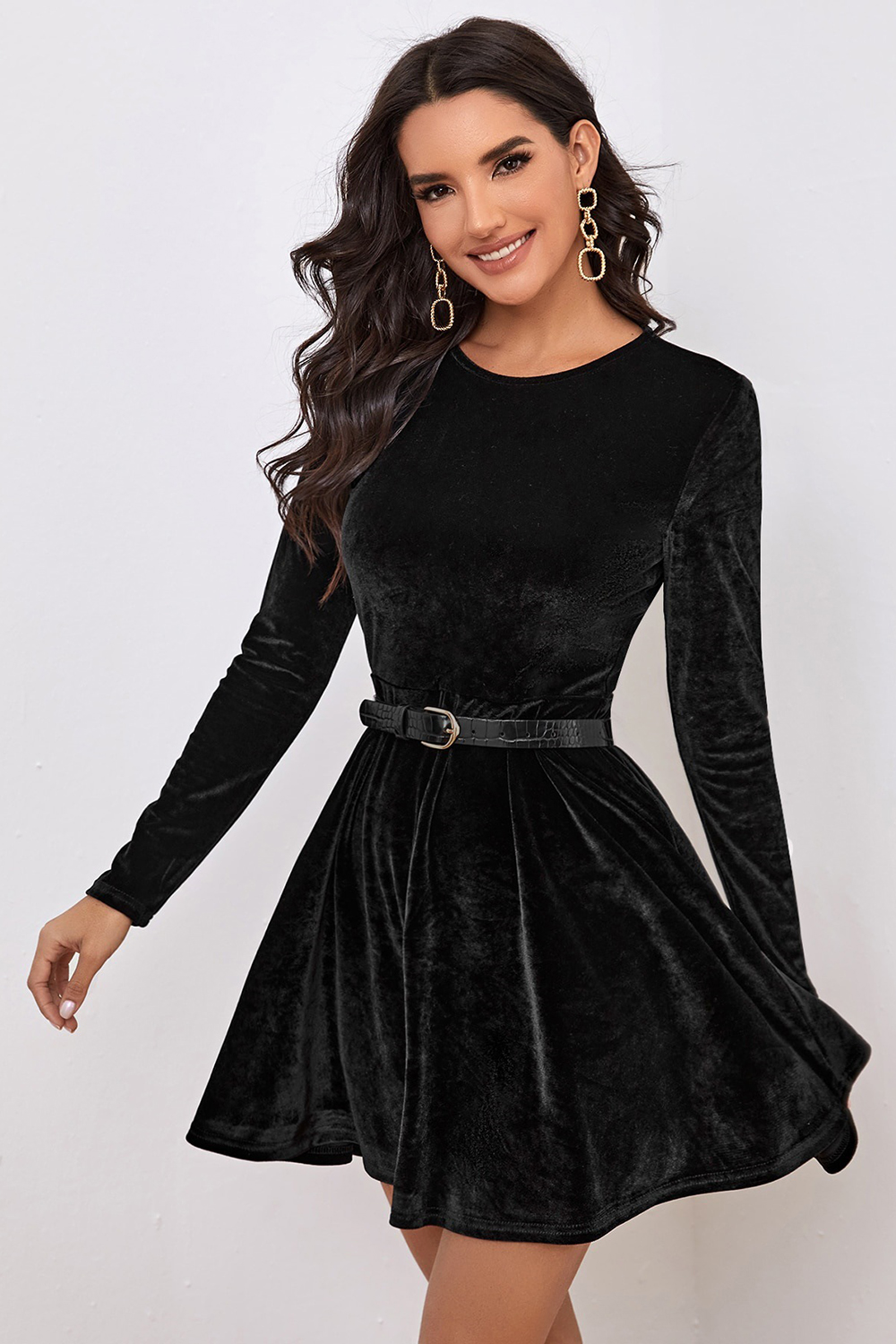 Elegant Velvet A-Line Black Long Sleeves Cocktail Party Dress with Round Neck 