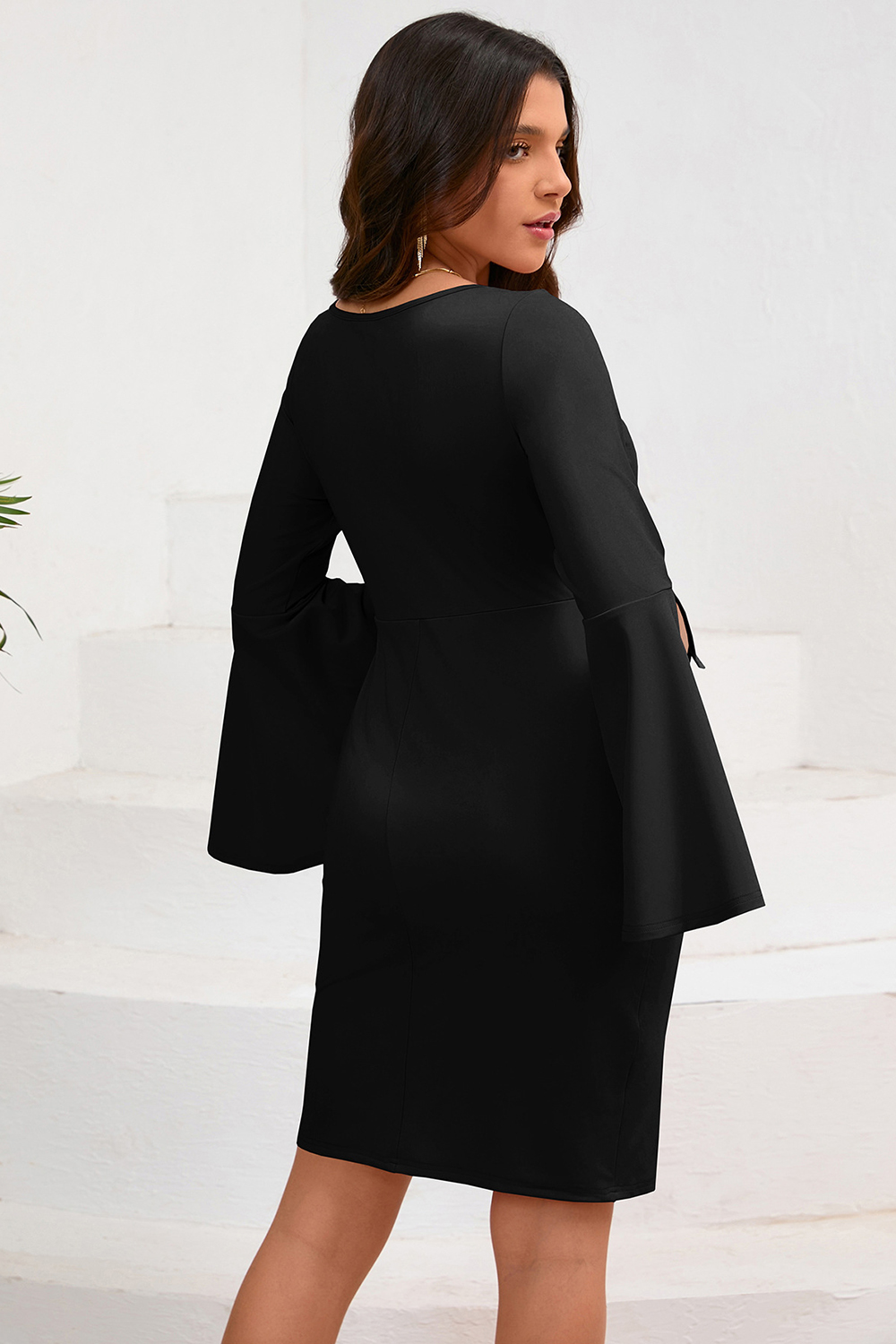 Round Neck Flared Long Sleeve Fitted Knee-Length Cocktail Dress