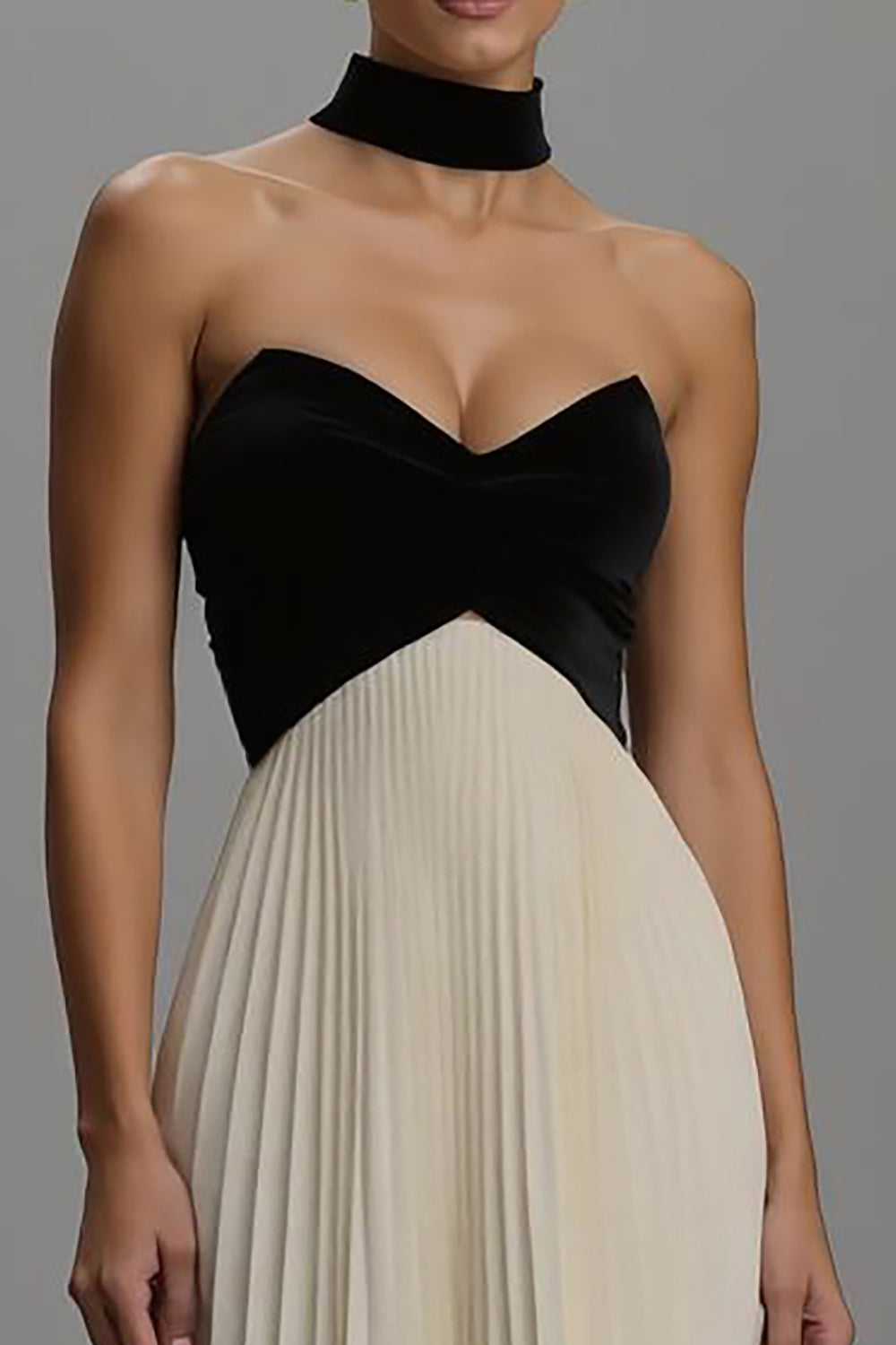 Black and White Strapless Neck Scarf Long Formal Dress with Pleats