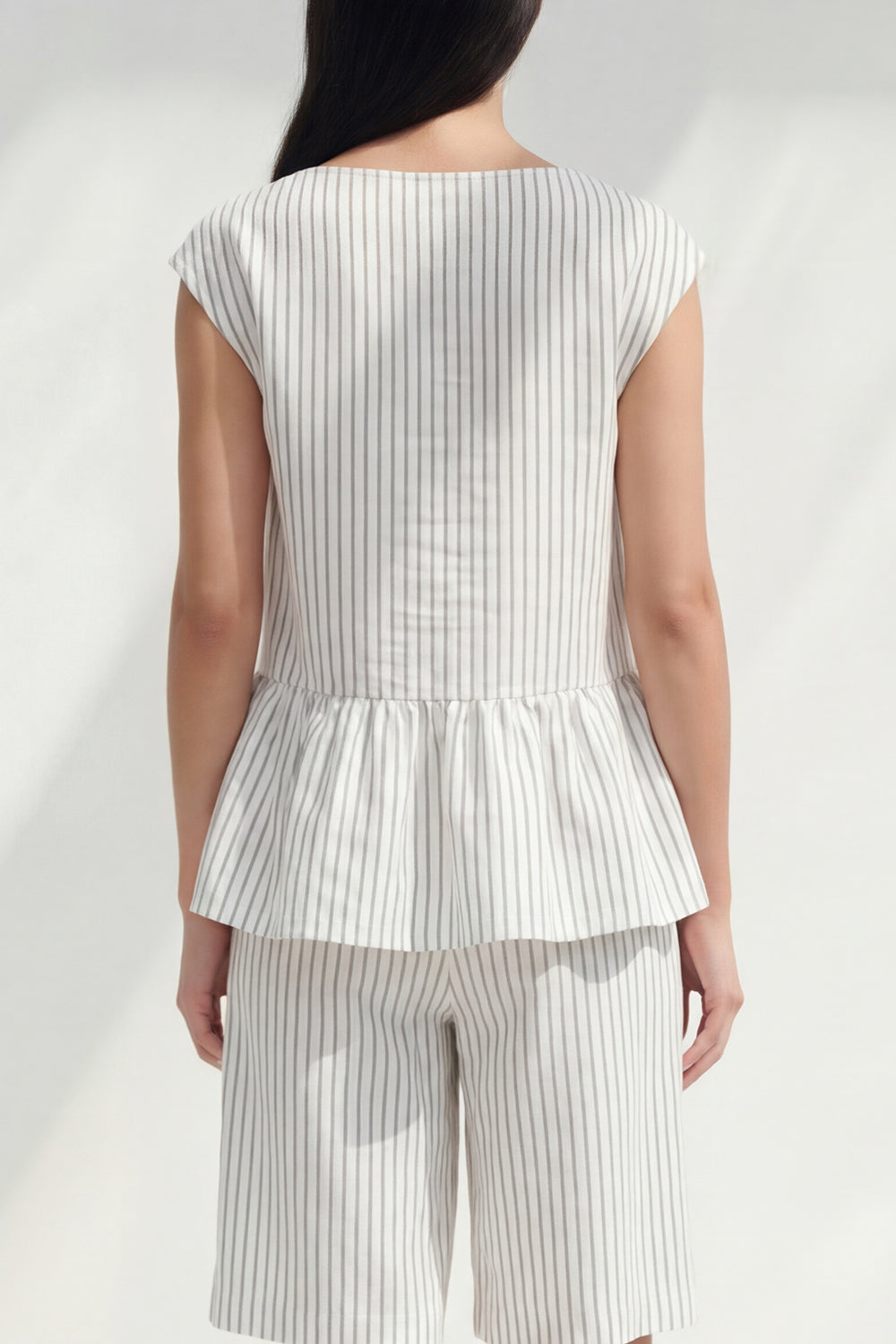2 Piece White Ruffled Striped Cap Sleeves Business Suits with Pockets