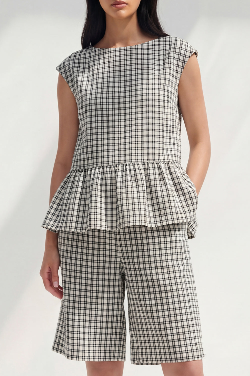 2 Piece Black and White Plaid Boat Neck Business Suits with Ruffles