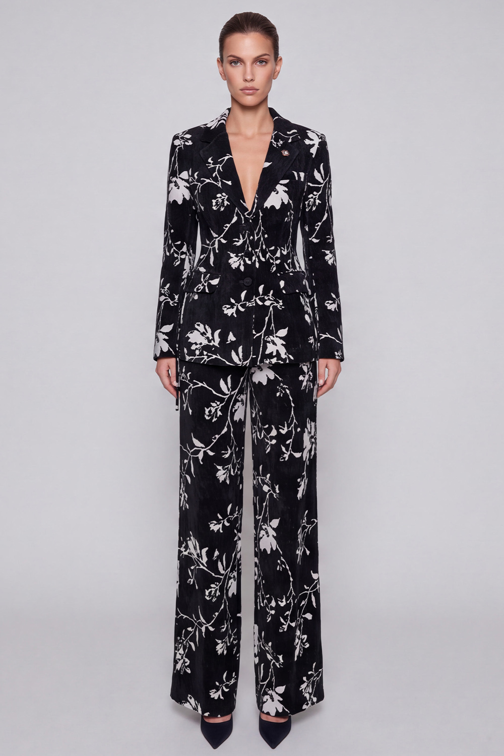 Velvet Black Floral Notched Lapel Long Sleeves Blazer Prom Suits