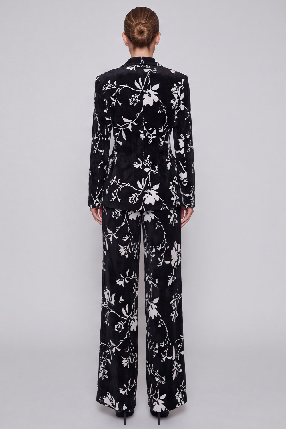 Velvet Black Floral Notched Lapel Long Sleeves Blazer Prom Suits