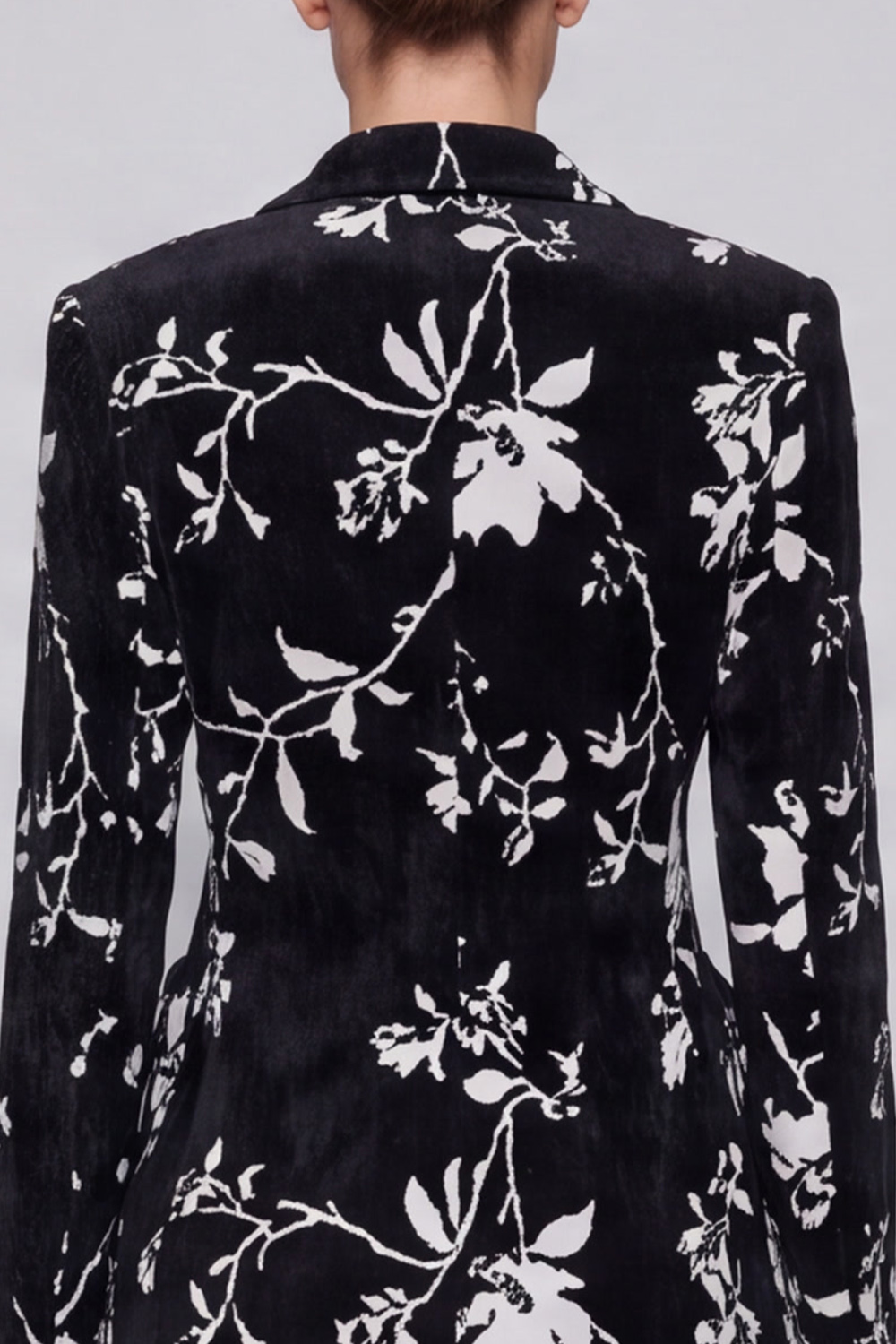Velvet Black Floral Notched Lapel Long Sleeves Blazer Prom Suits