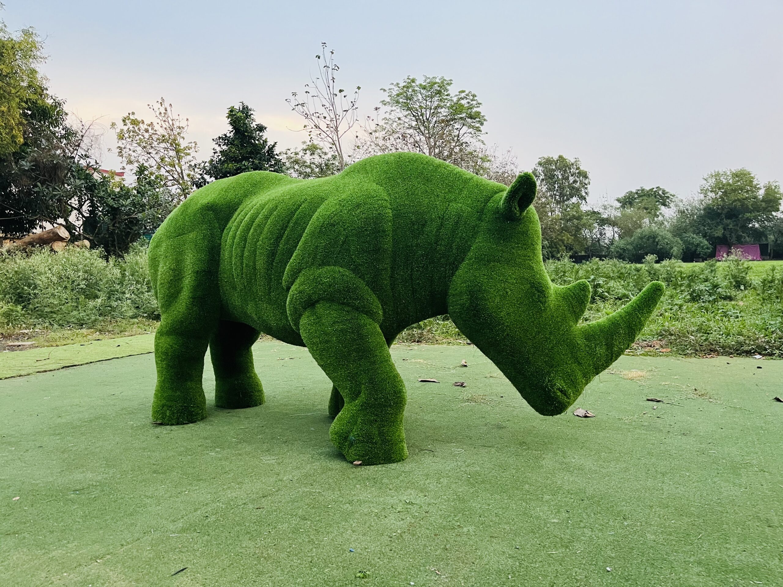 Outdoor Artificial Turf Animals - Big Rhino