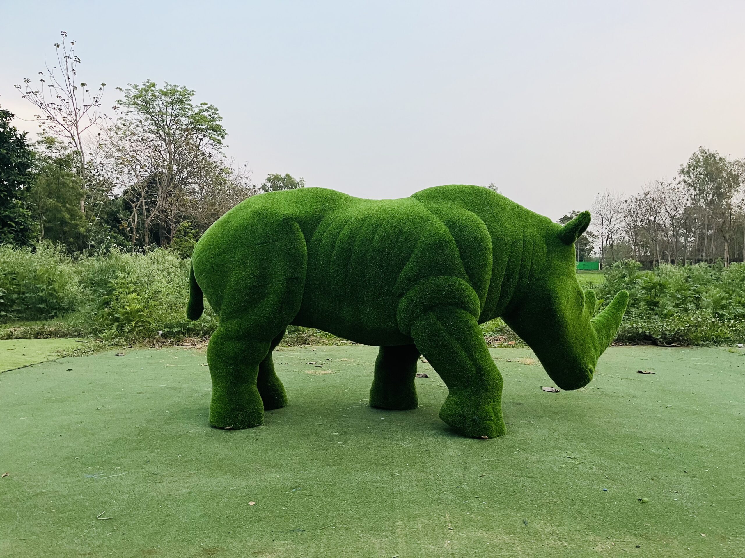 Outdoor Artificial Turf Animals - Big Rhino