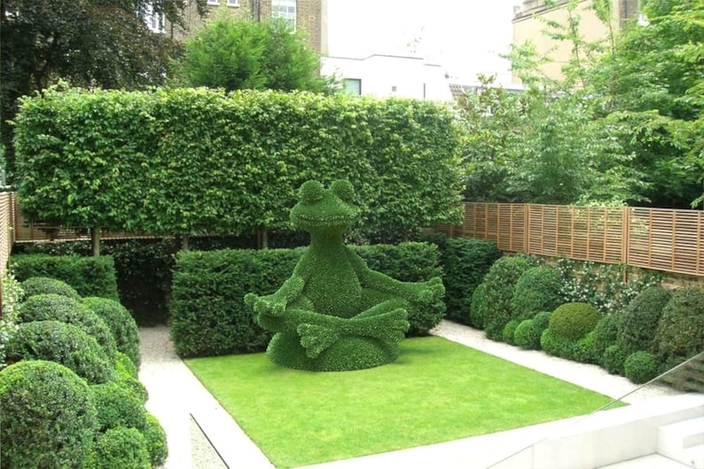 Outdoor Animal Sitting Yoga Frog Sculpture