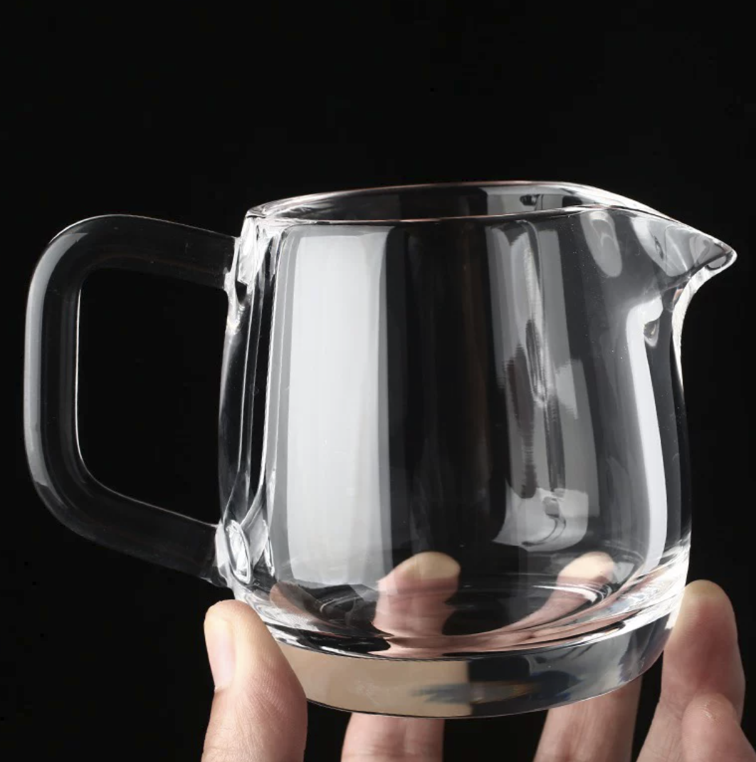 Premium Handcrafted Crystal Tea Server with Handle – Large Heat-Resistant Gongfu Tea Pitcher
