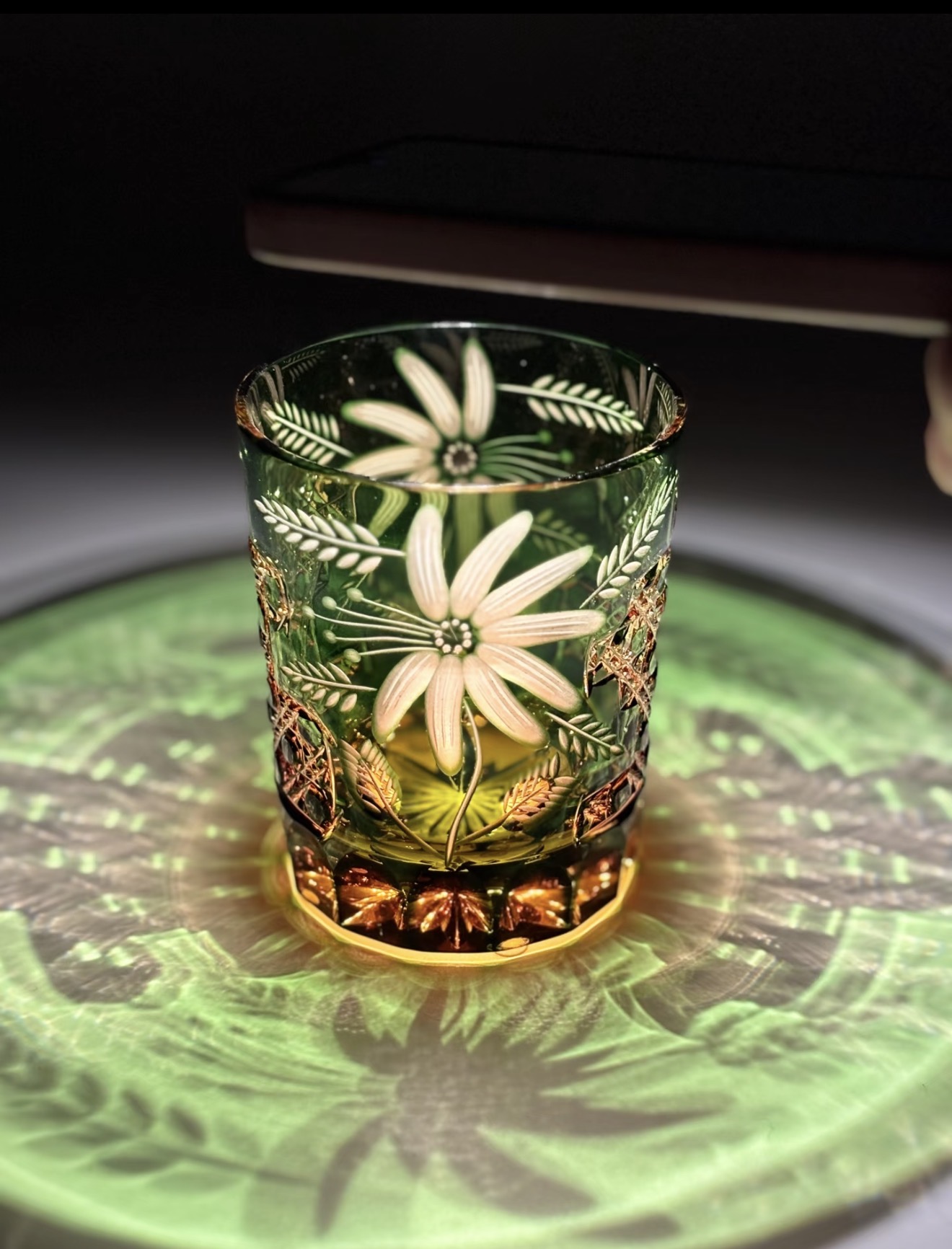 Premium Edo Kiriko Crystal Tumbler – Hand-Carved Floral Whiskey Tasting Glass