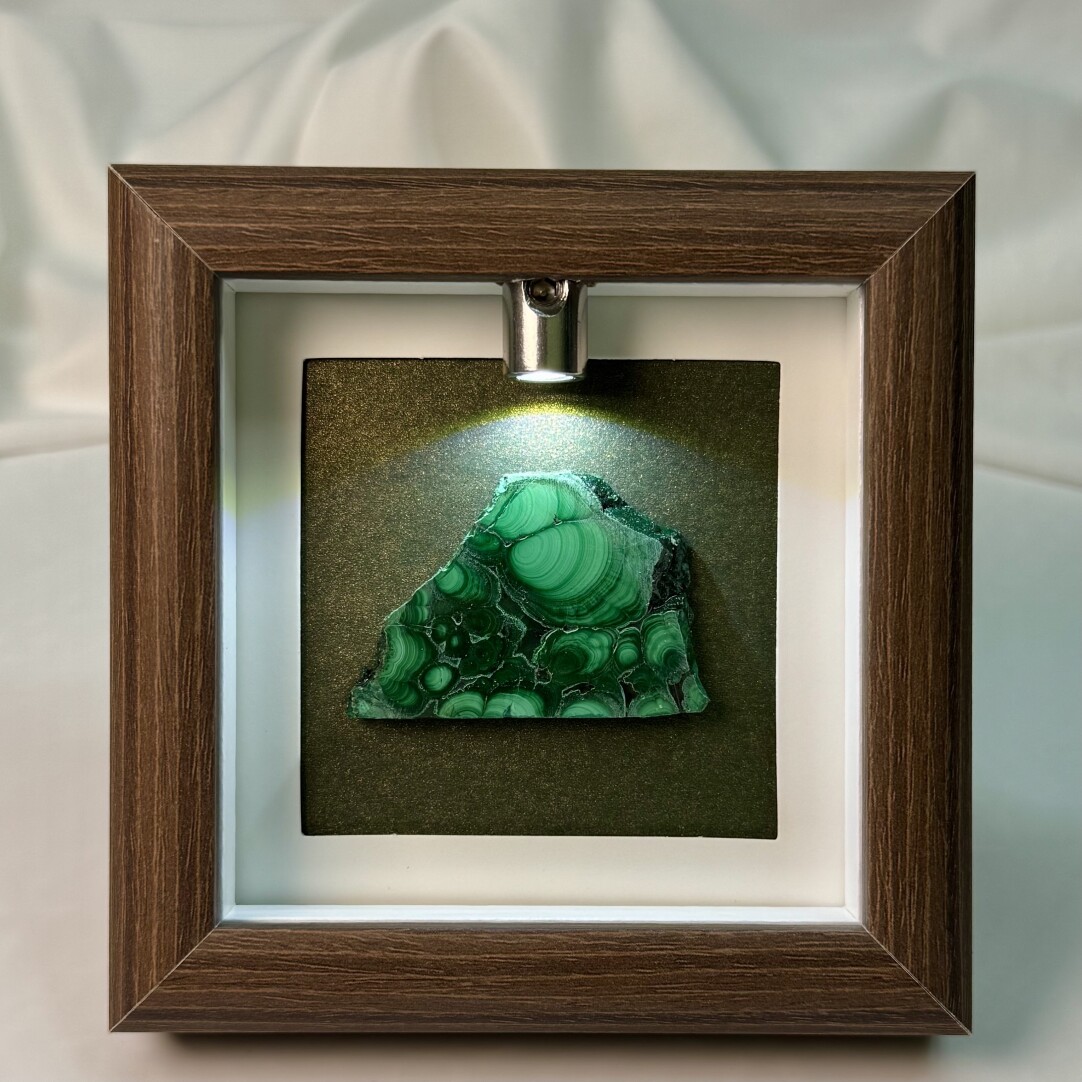 Crystal & Mineral Wall Light Frame – Elegant Glow Meets Natural Beauty