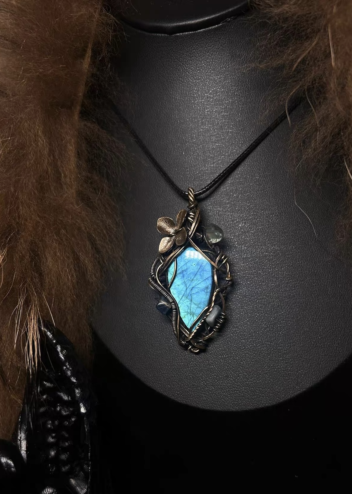 Sky & Ocean Blue Labradorite Necklace – Handmade Vintage Wire-Wrapped Crystal Pendant