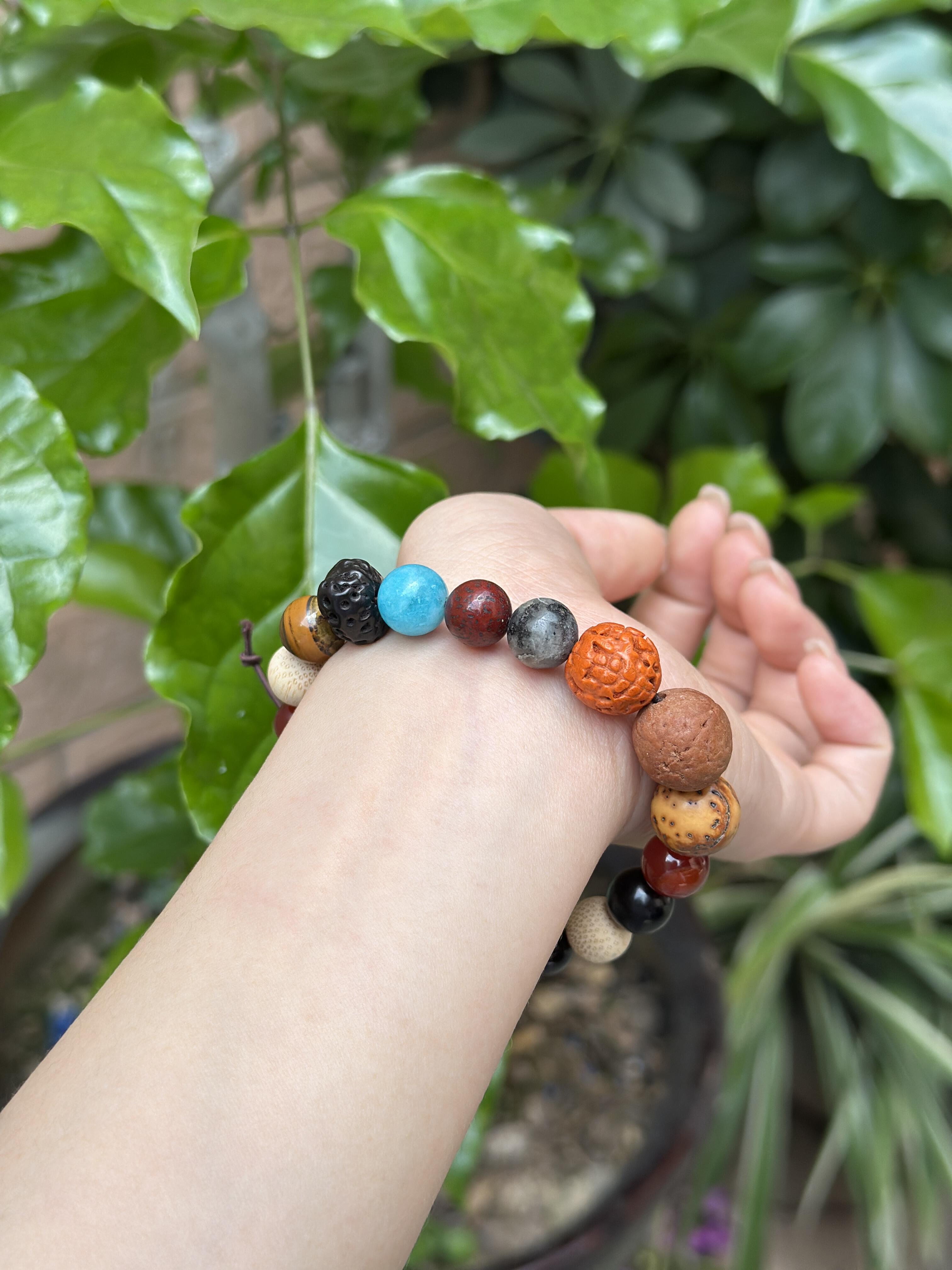 Bodhi & Crystal Prayer Bead Bracelet – 18 Beads