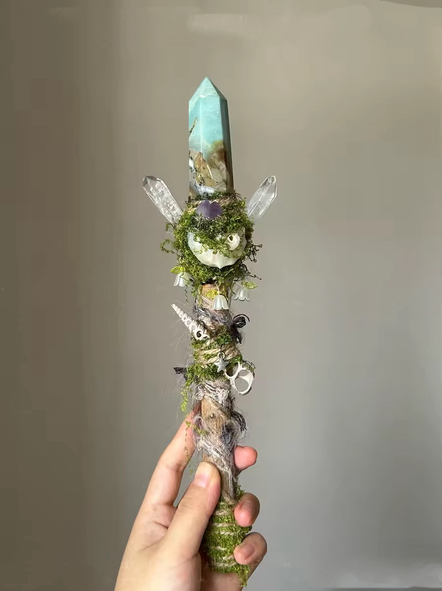 Handcrafted Crystal Wand – Decorative Crystal Gift Pillar