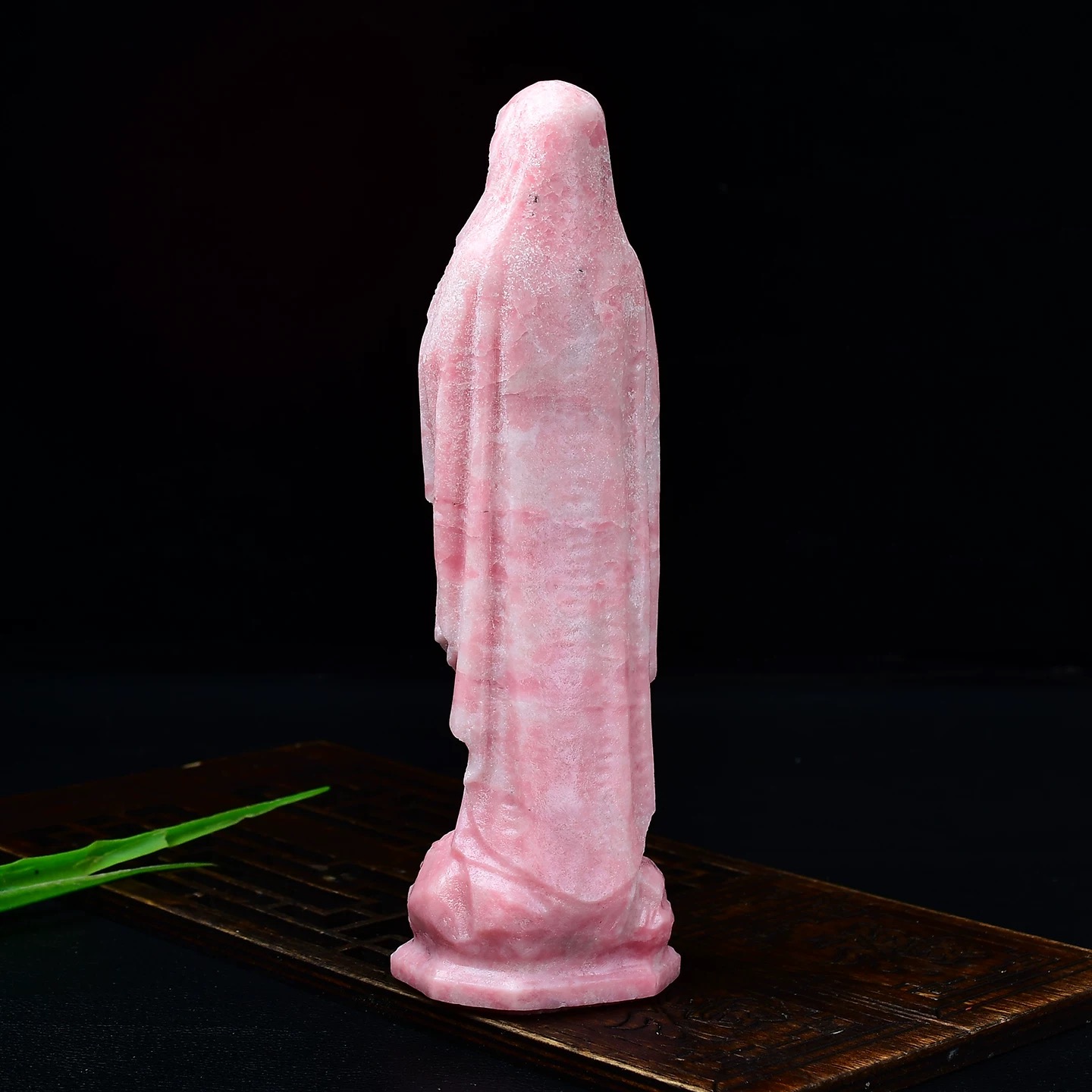 Natural Rose Quartz Virgin Mary Statue – Hand Carved Raw Crystal Spiritual Decor
