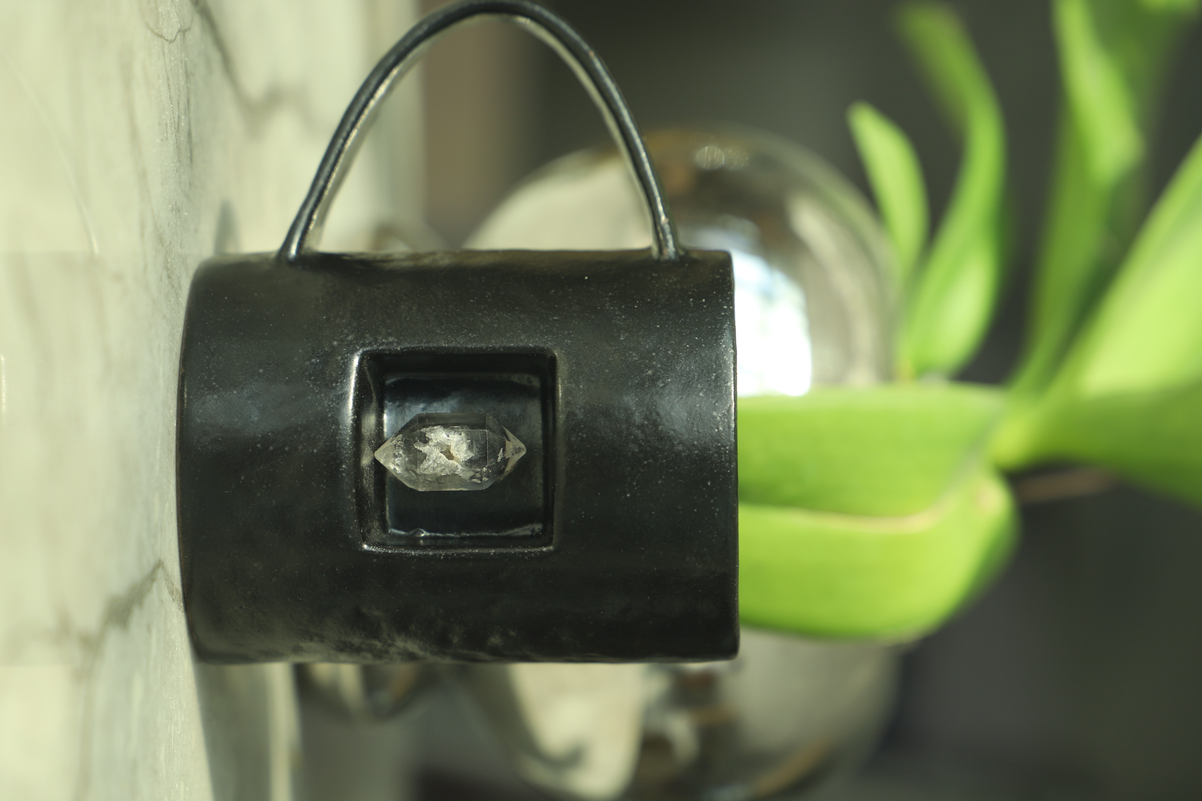 Raw Crystal & Ceramic Mug – A Perfect Fusion of Nature and Craftsmanship