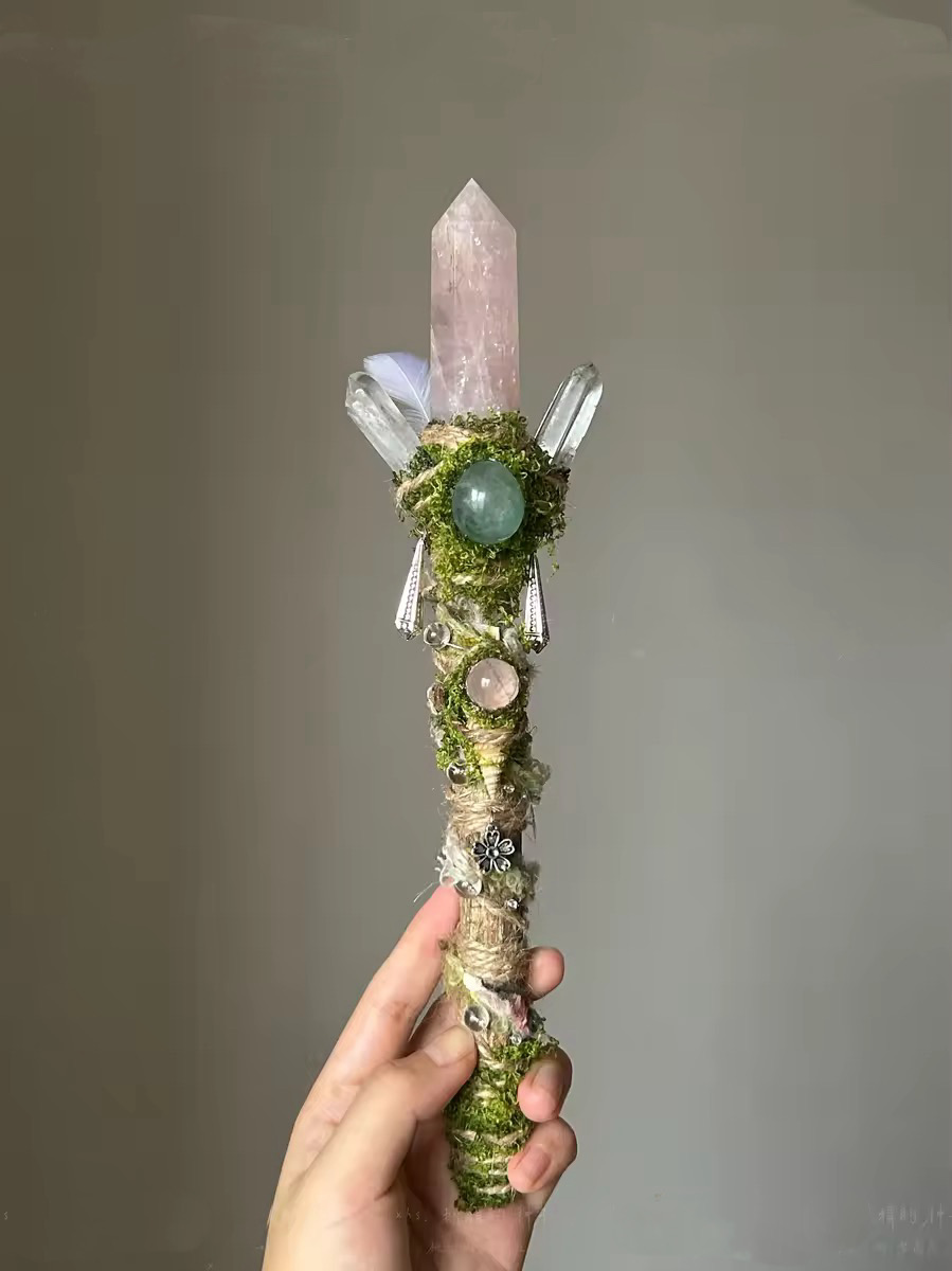 Handcrafted Crystal Wand – Decorative Crystal Gift Pillar