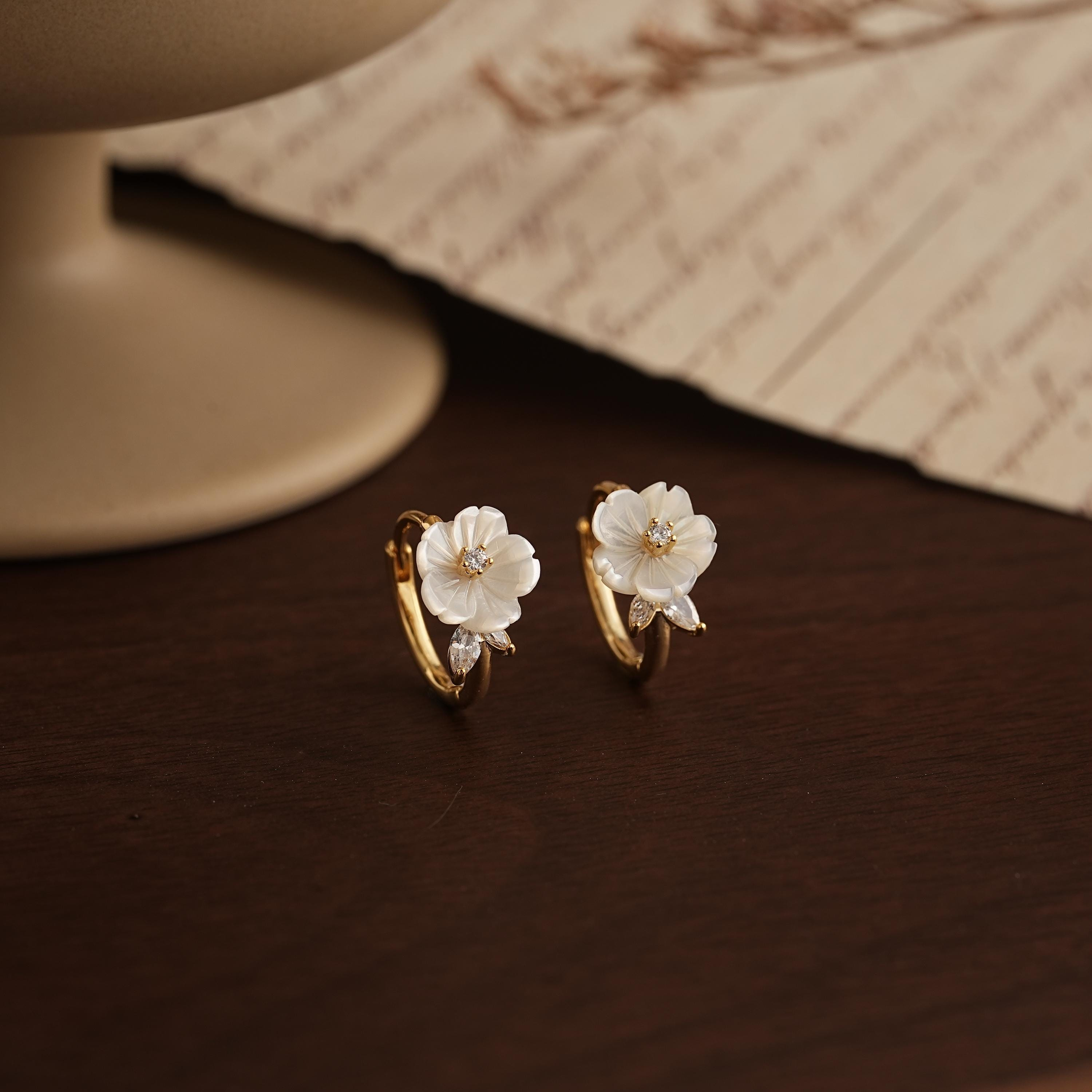 Mother of Pearl Flower Hoop Earrings (2 PCS)