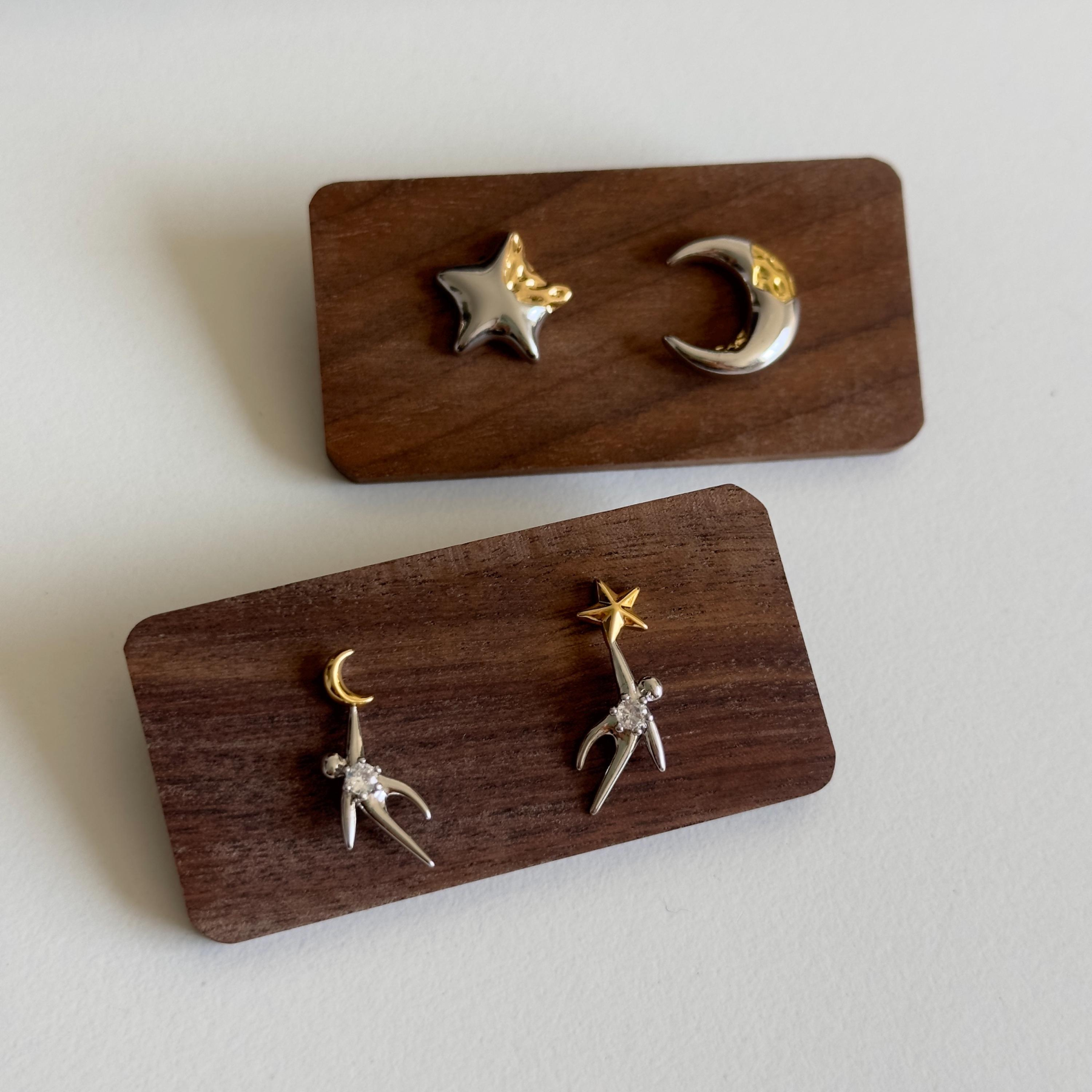 Mismatched Star and Moon Earrings (2 PCS)