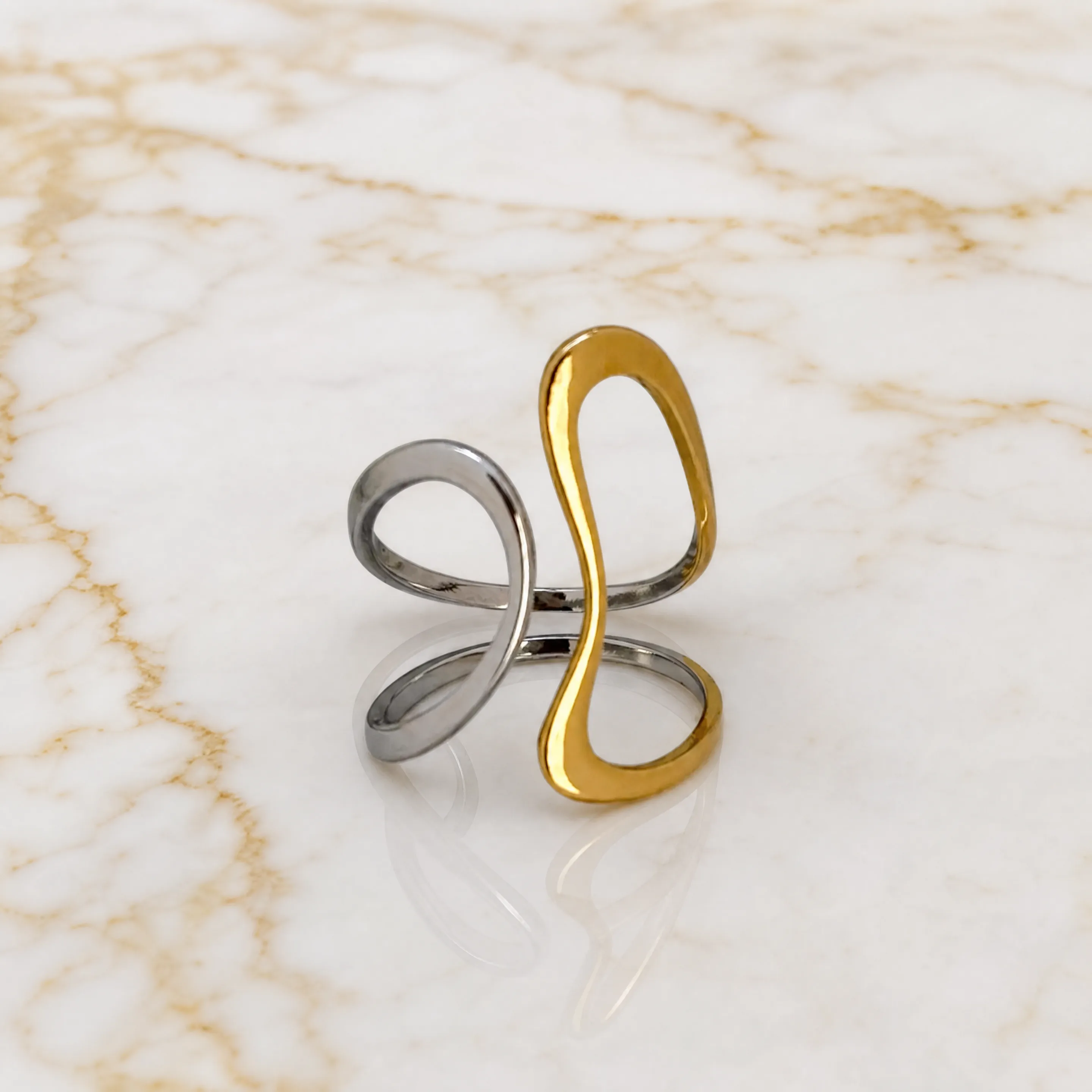 Two-Tone Wave Ring—Where Contrast Becomes Harmony