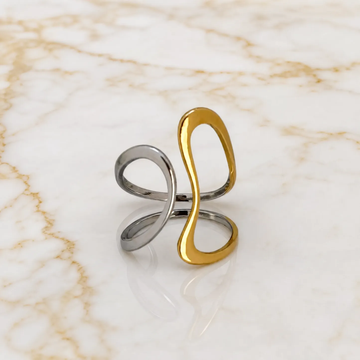 Two-Tone Wave Ring—Where Contrast Becomes Harmony