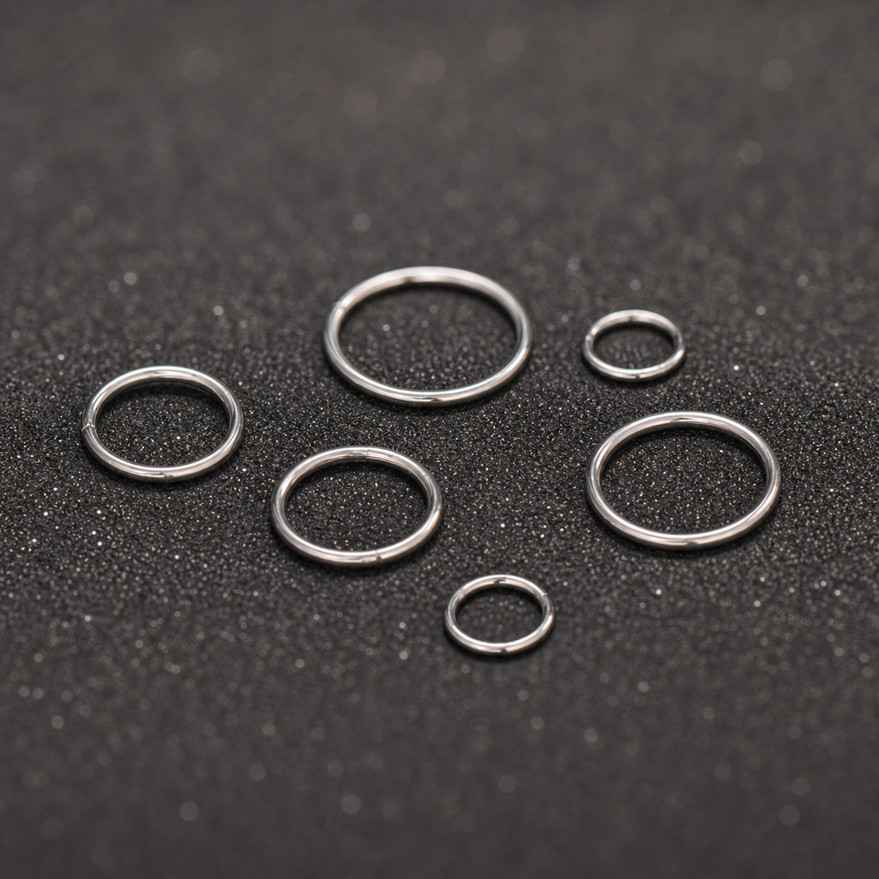 Seamless Clicker Hoop Earrings — Clean Shine, Easy Stacking