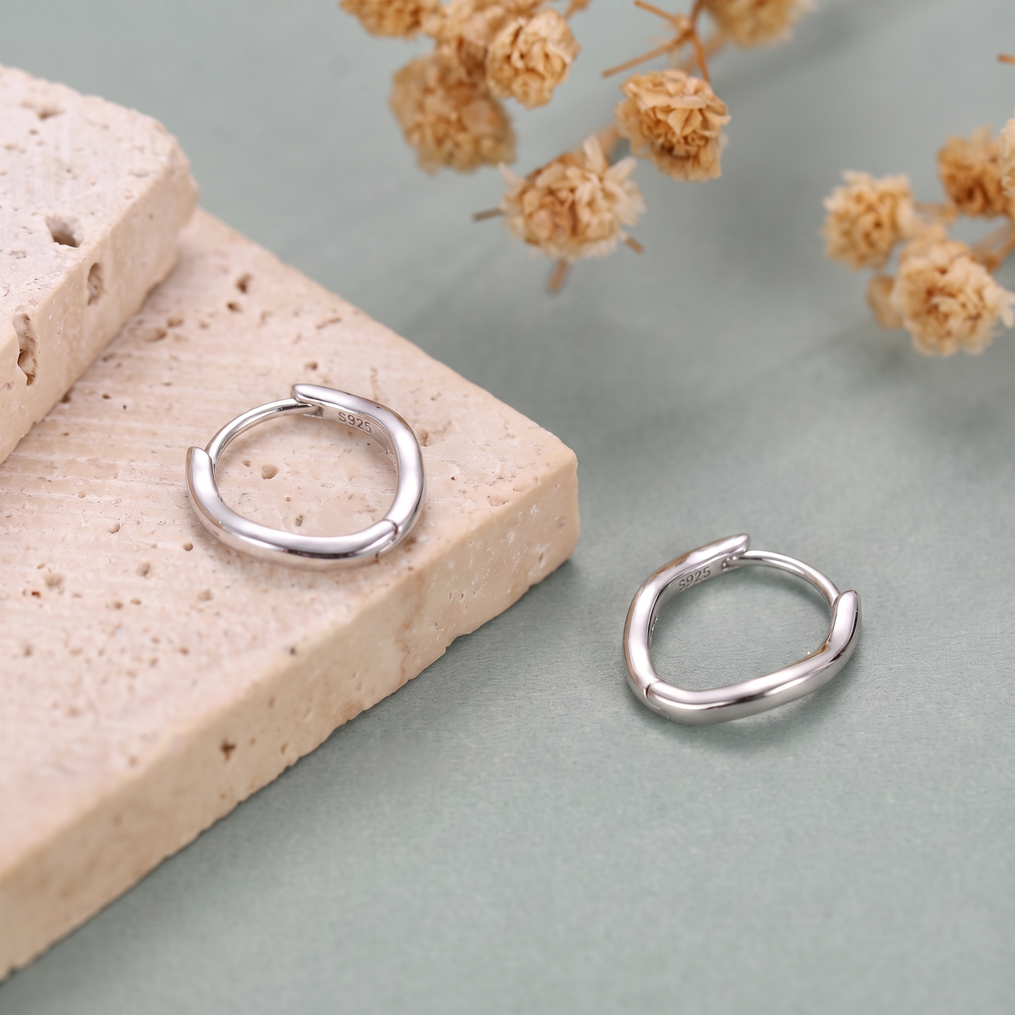 Twisted Hoop Earrings — Soft Curves, Everyday Shine